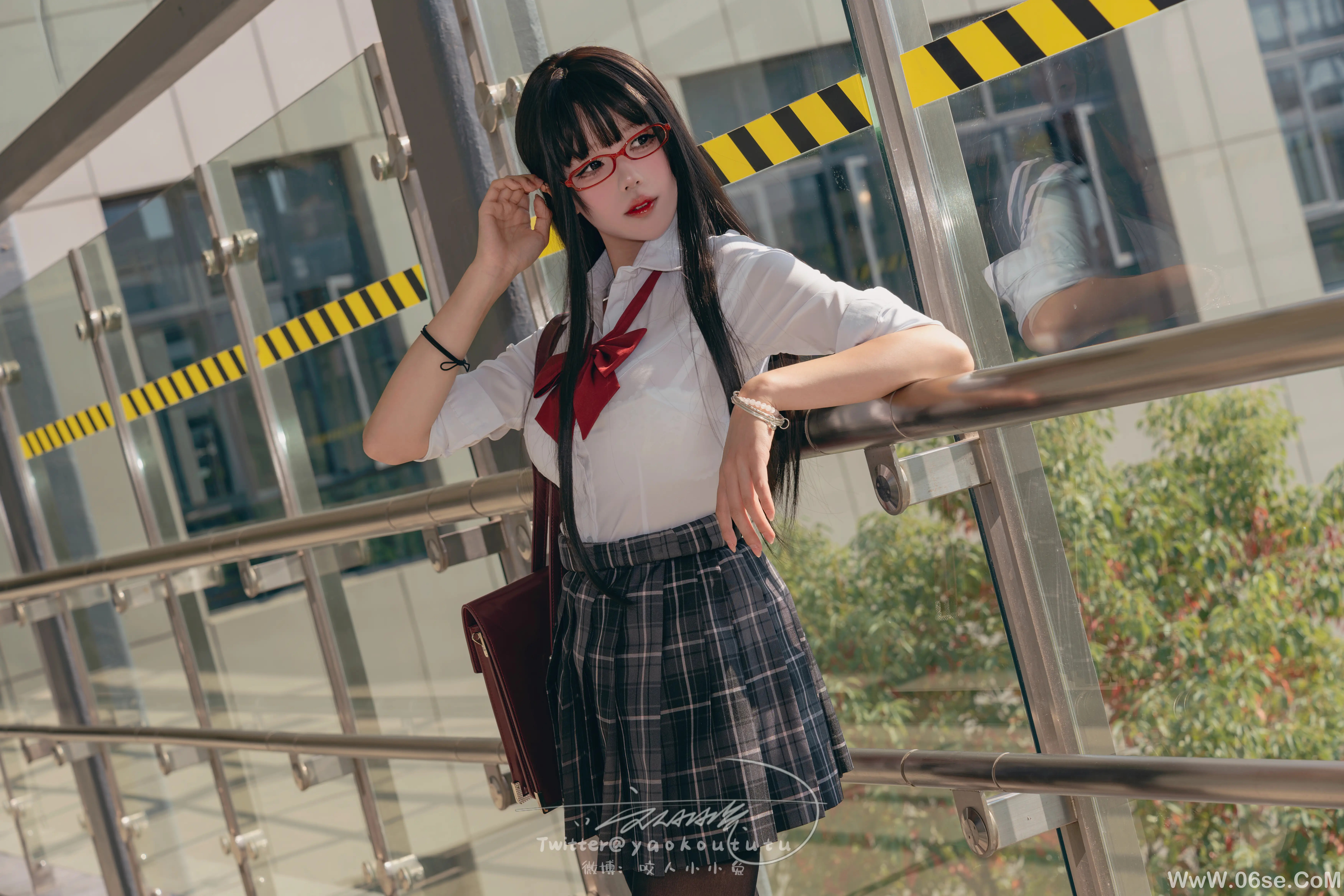 图片[2]-咬一口兔娘 电车惊魂-六色网