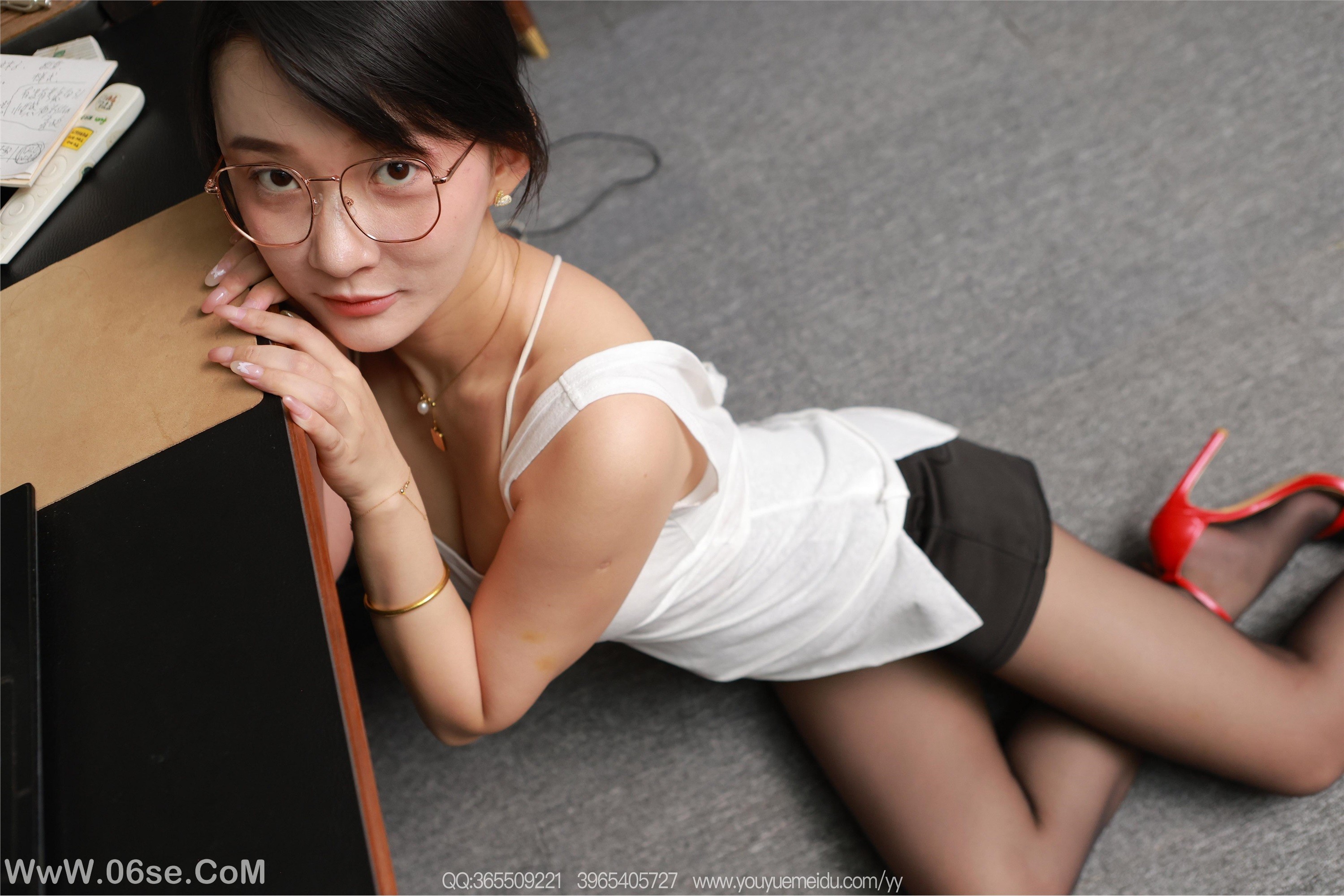 图片[19]-IESS异思趣向 2025.10.05 丝享家 2176 秋秋低胸背心[85P]-六色网