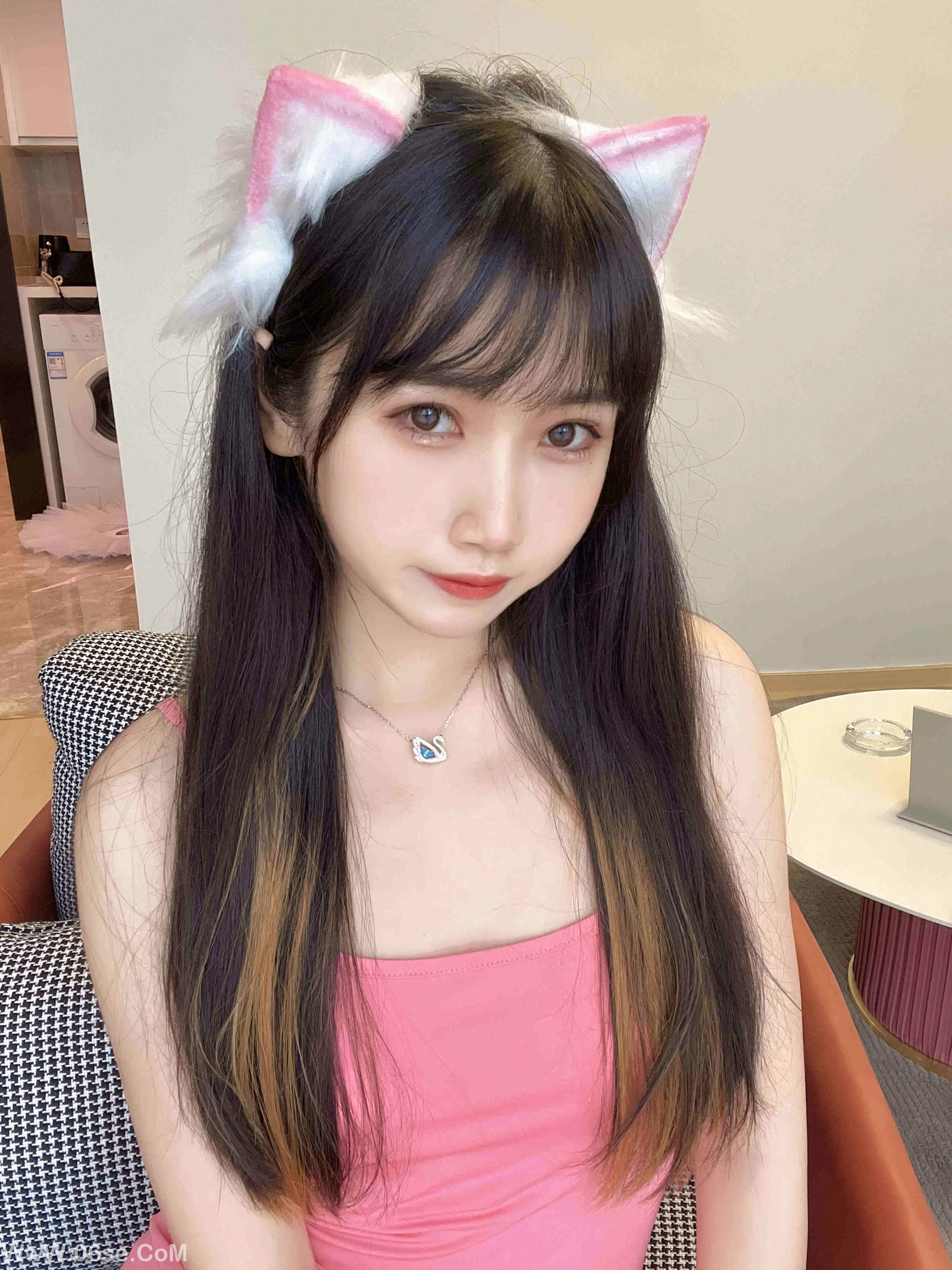 图片[2]-不呆猫 – 浴室粉色激凸人妻-六色网