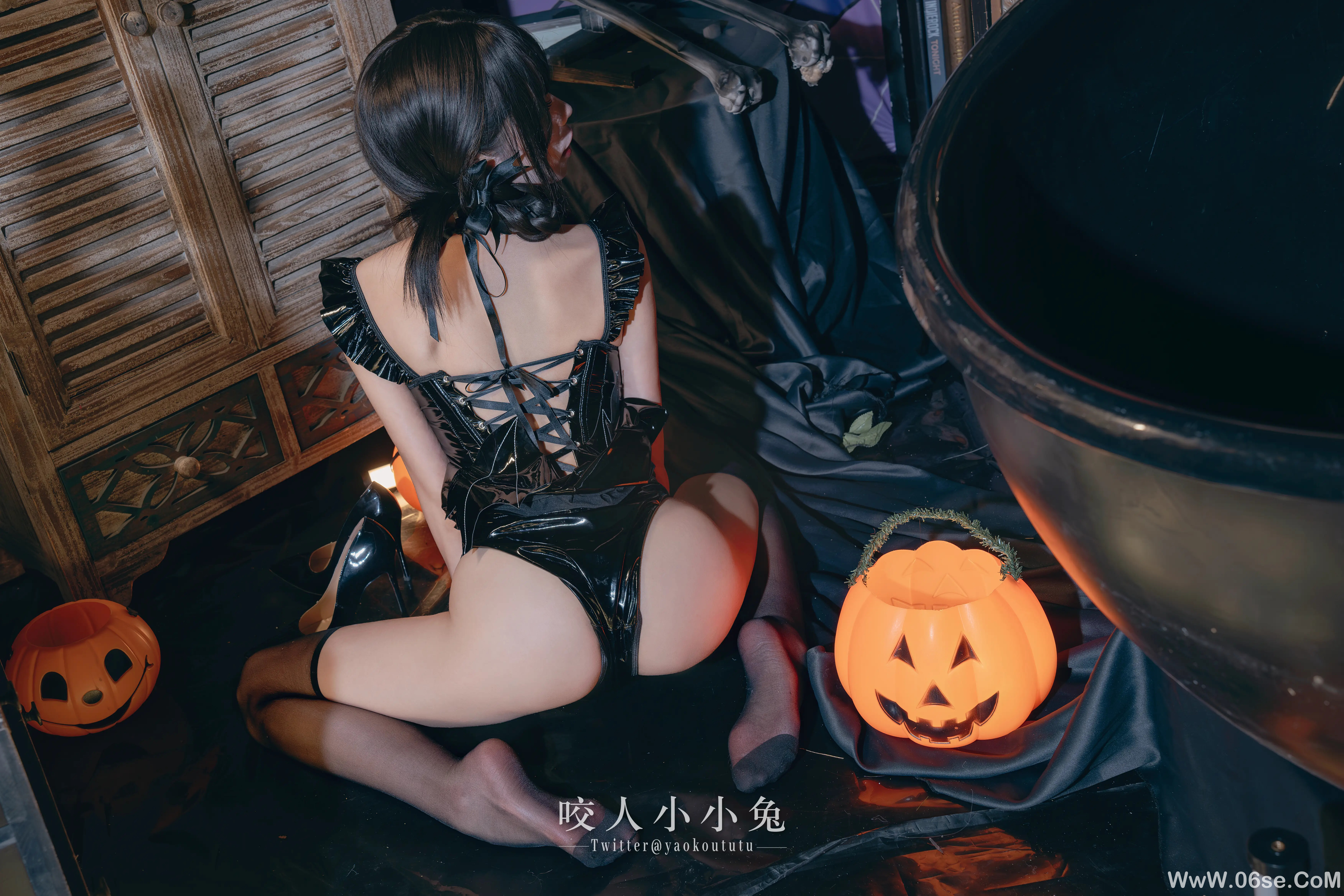 图片[21]-咬一口兔娘 兔兔班车-万圣小恶魔-六色网
