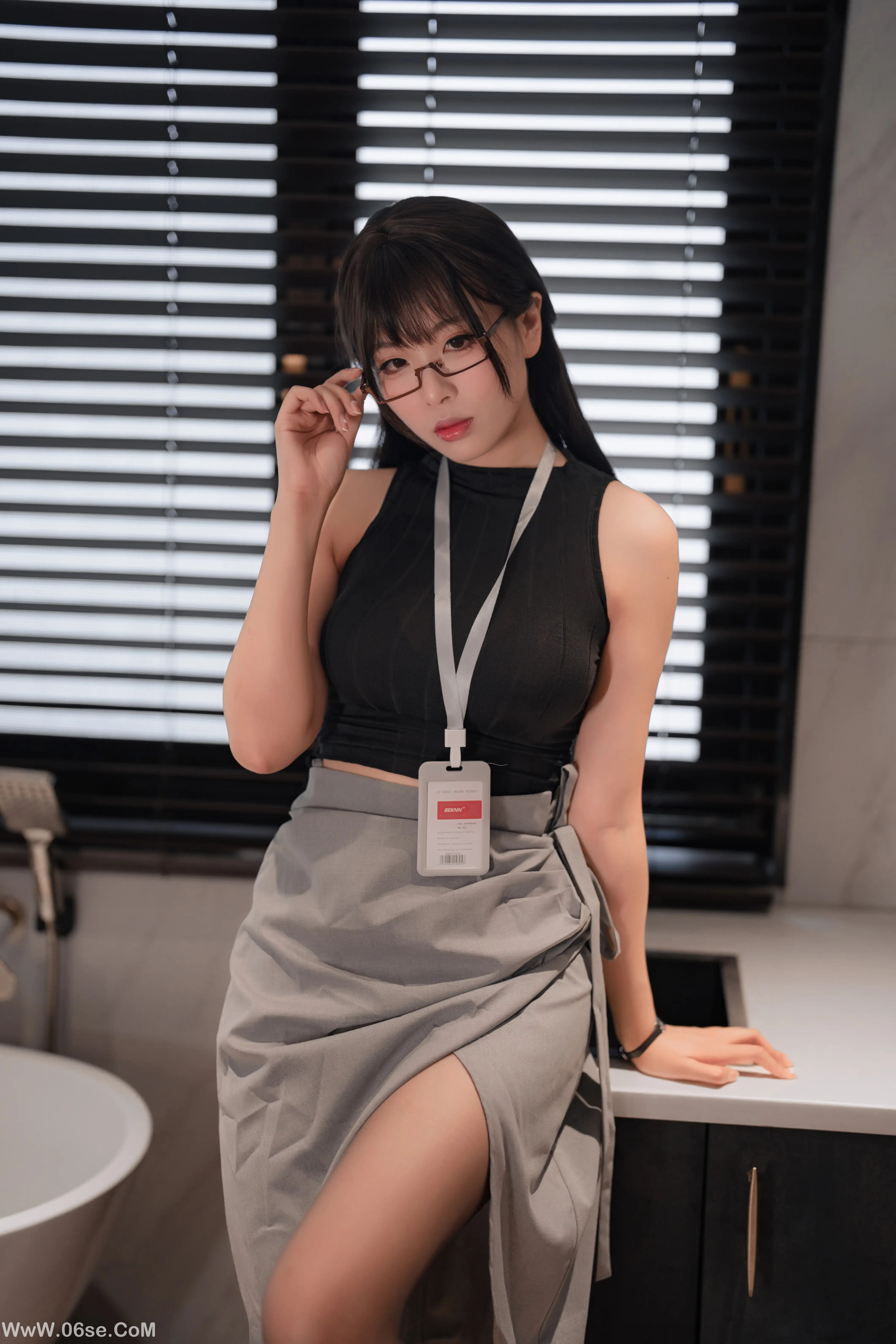 轩萧学姐 - 眼镜娘OL-六色网