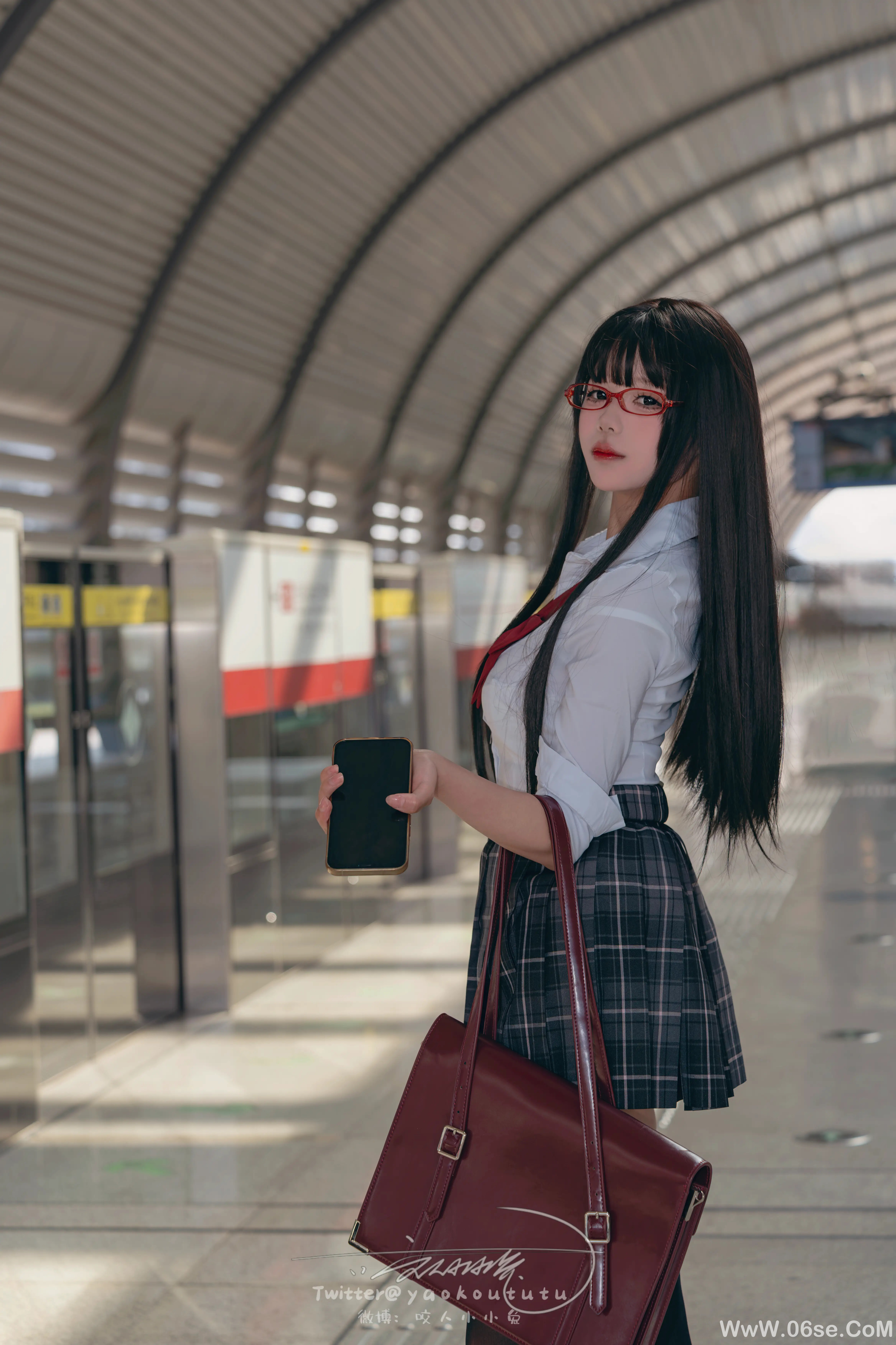 图片[13]-咬一口兔娘 电车惊魂-六色网