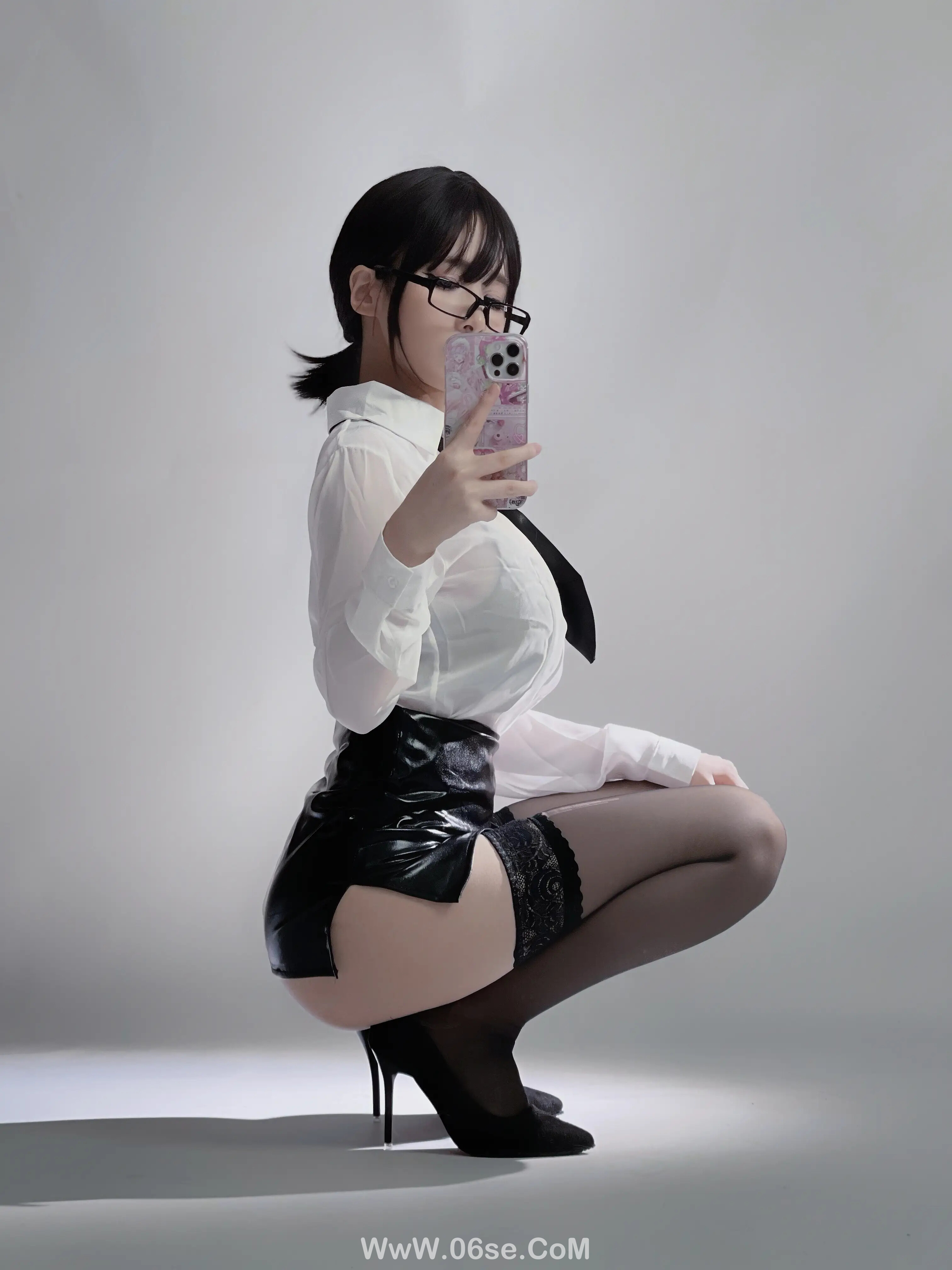 图片[26]-幼愛youmeko 黑丝眼镜ol-六色网