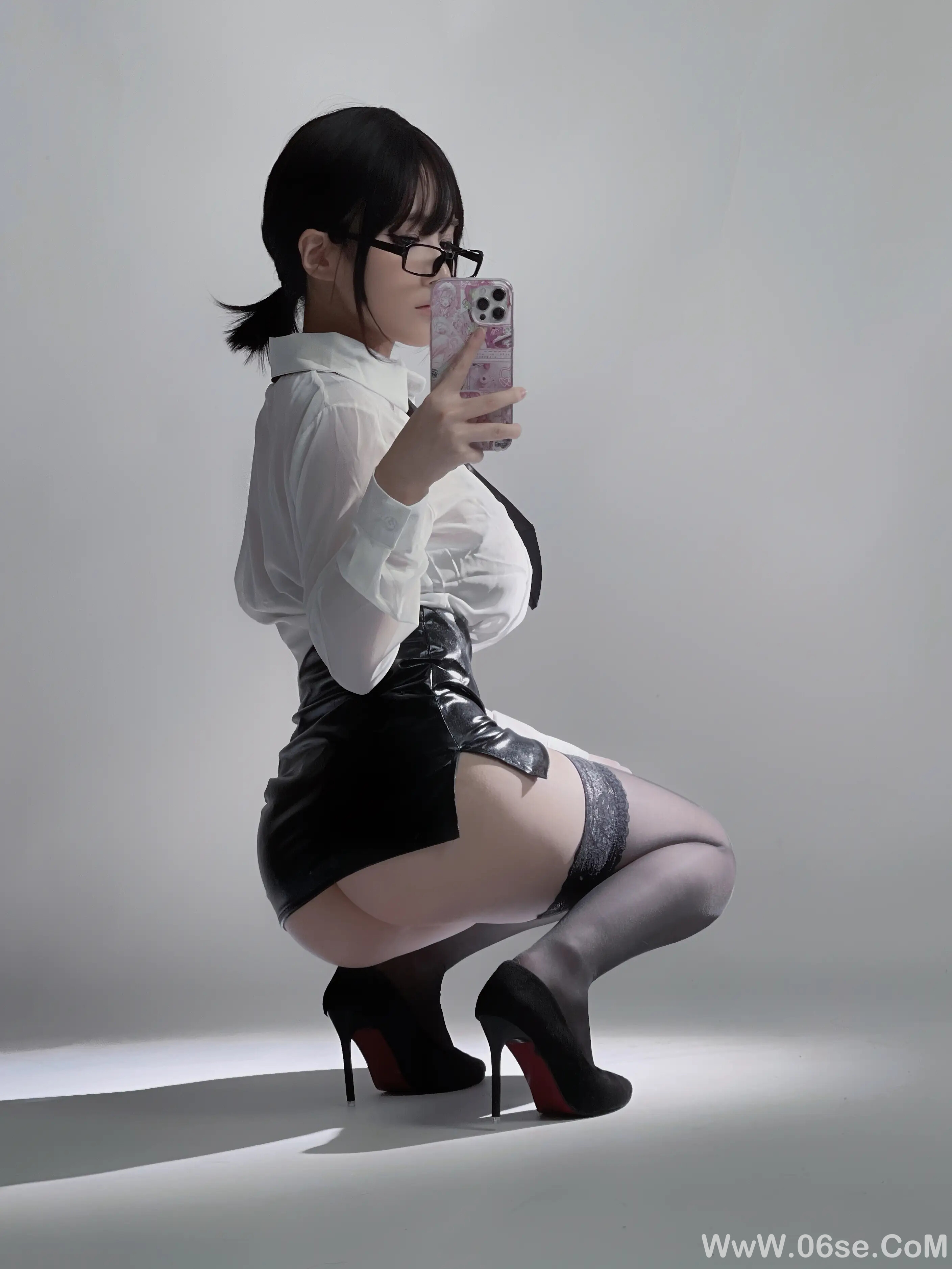 图片[25]-幼愛youmeko 黑丝眼镜ol-六色网