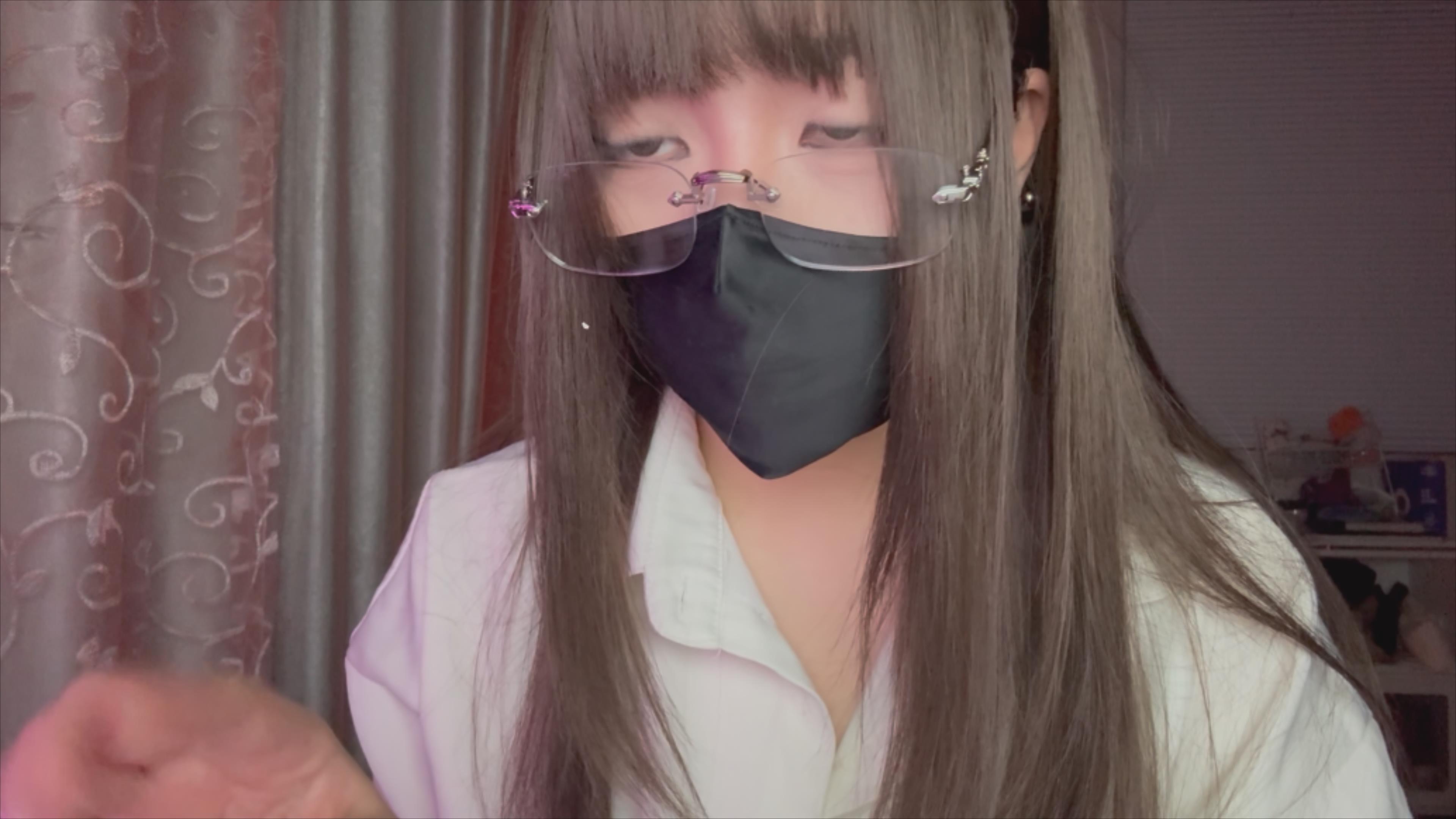 【在线播放】QIUQIUUN  学姐用嘴补课