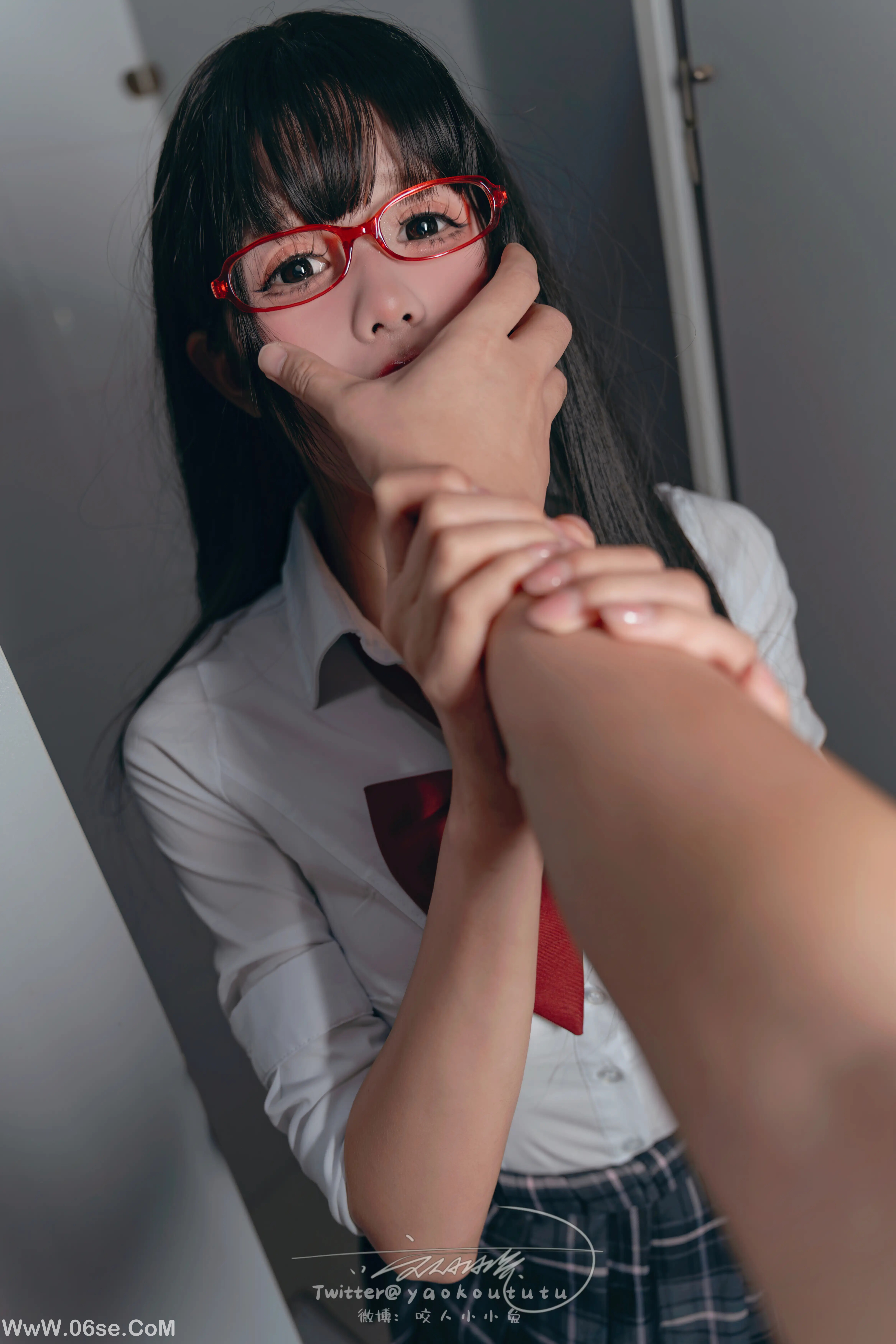 图片[32]-咬一口兔娘 电车惊魂-六色网