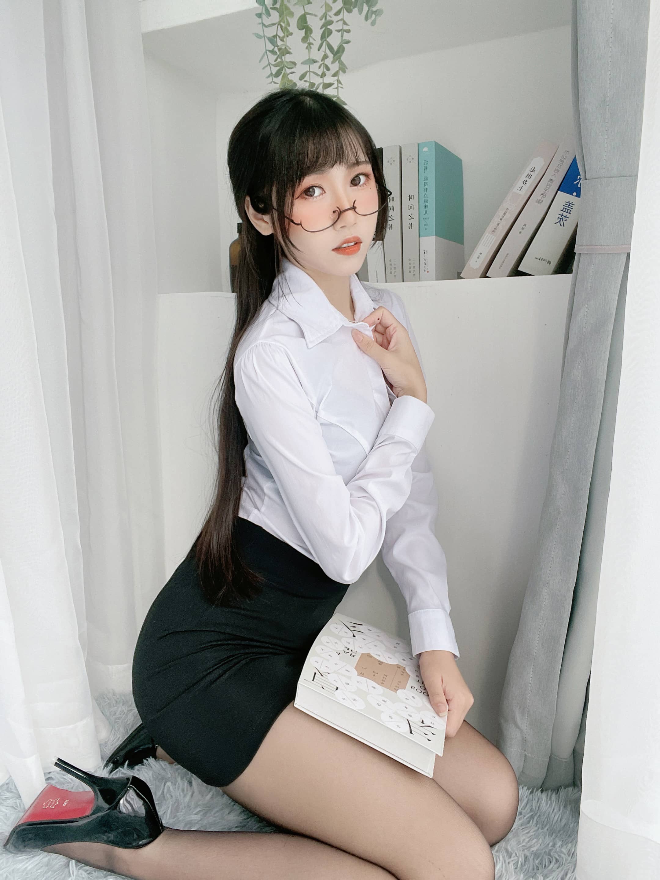 – 黑丝包臀OL [24P 5V]