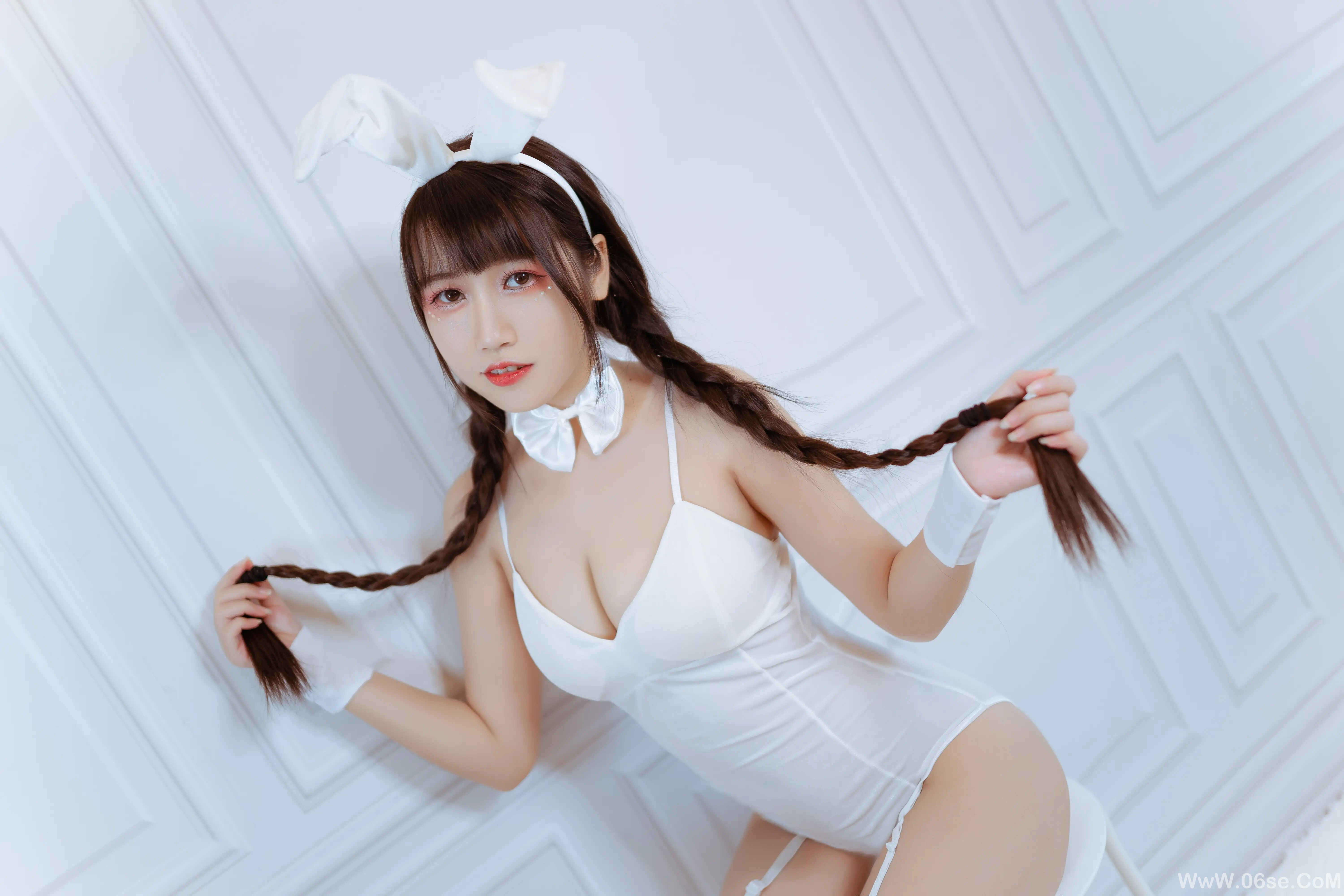 图片[3]-不呆猫 – 白色兔女郎-六色网
