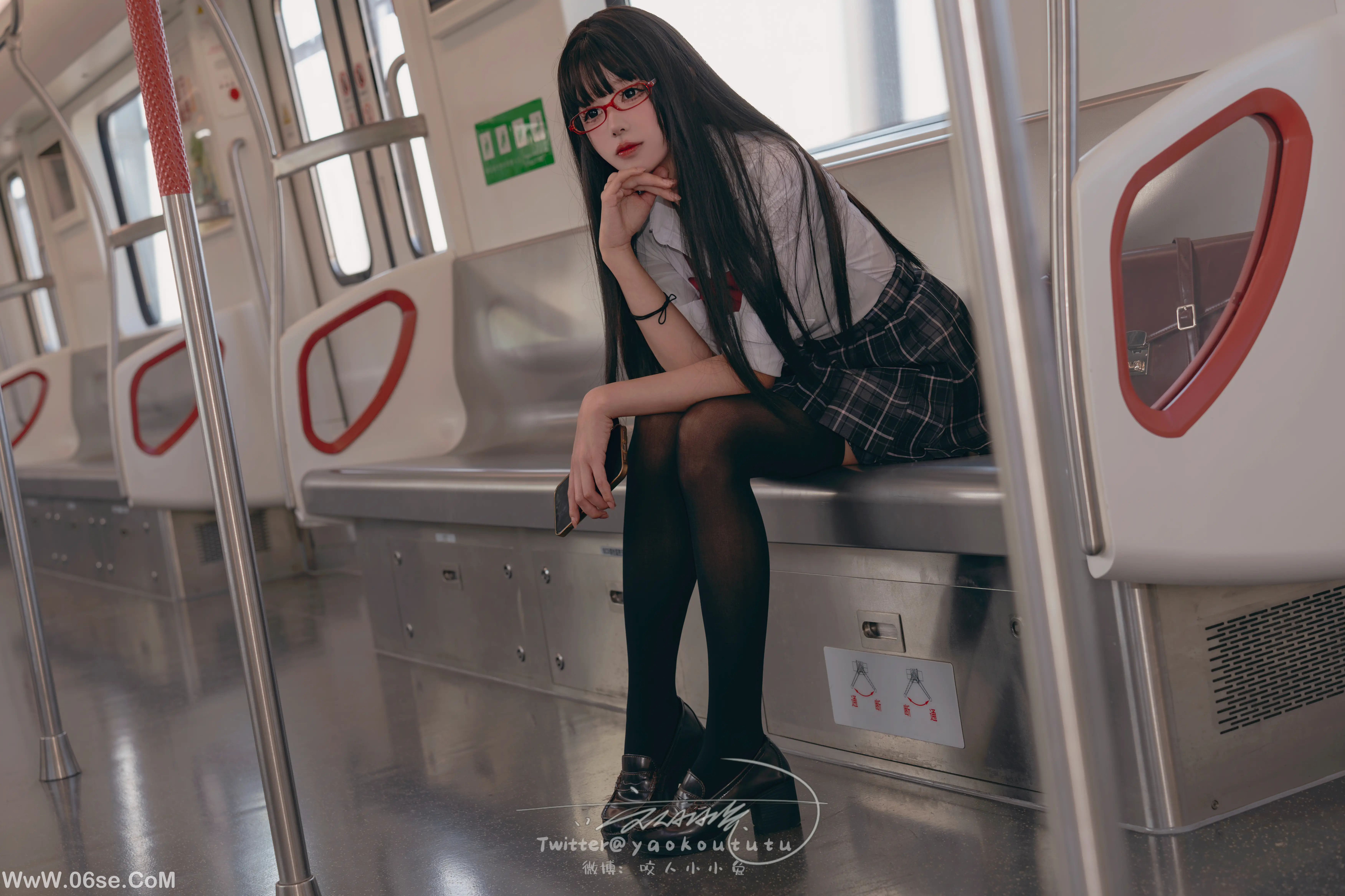 图片[17]-咬一口兔娘 电车惊魂-六色网