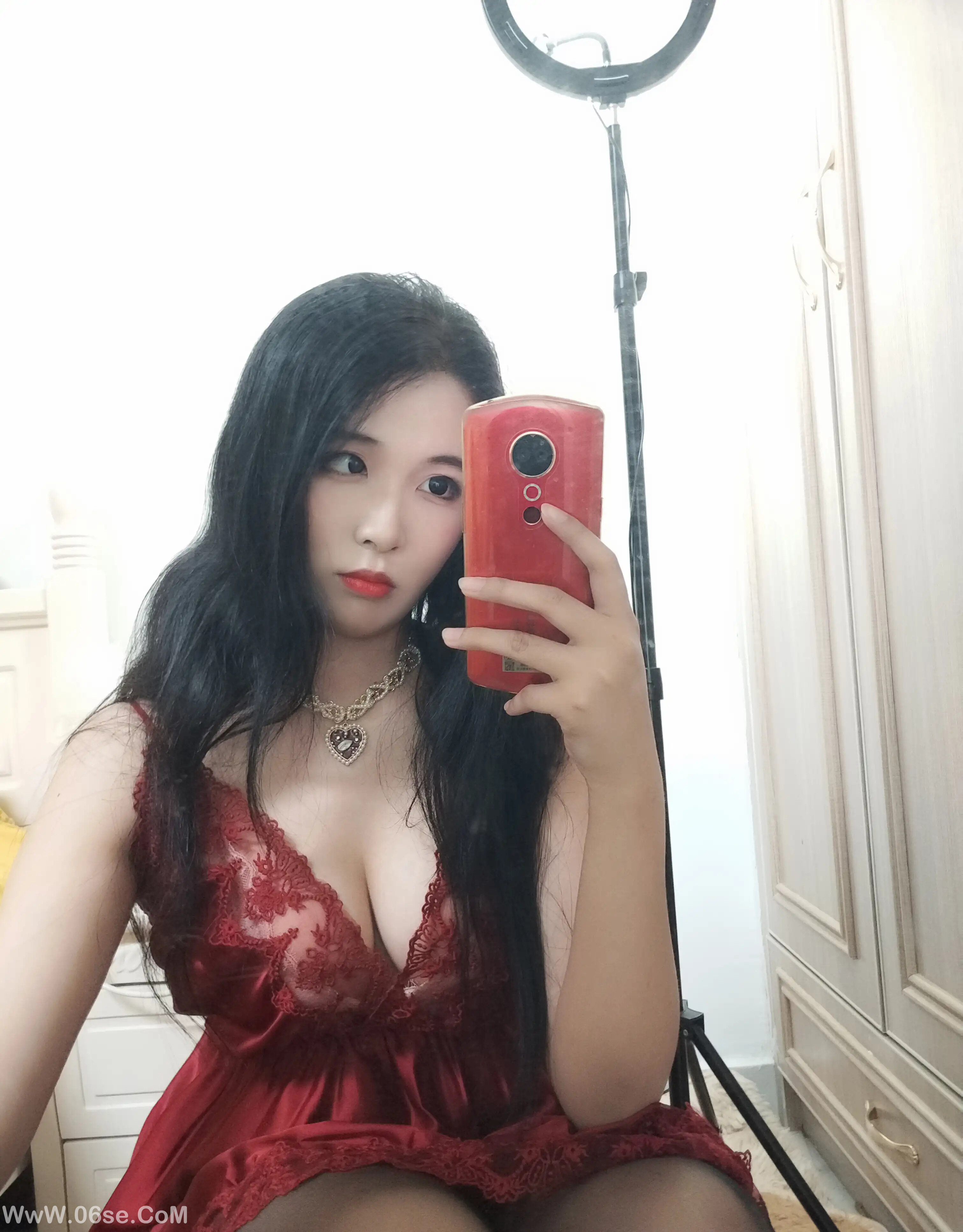 图片[12]-轩萧学姐 酒红色睡衣-六色网