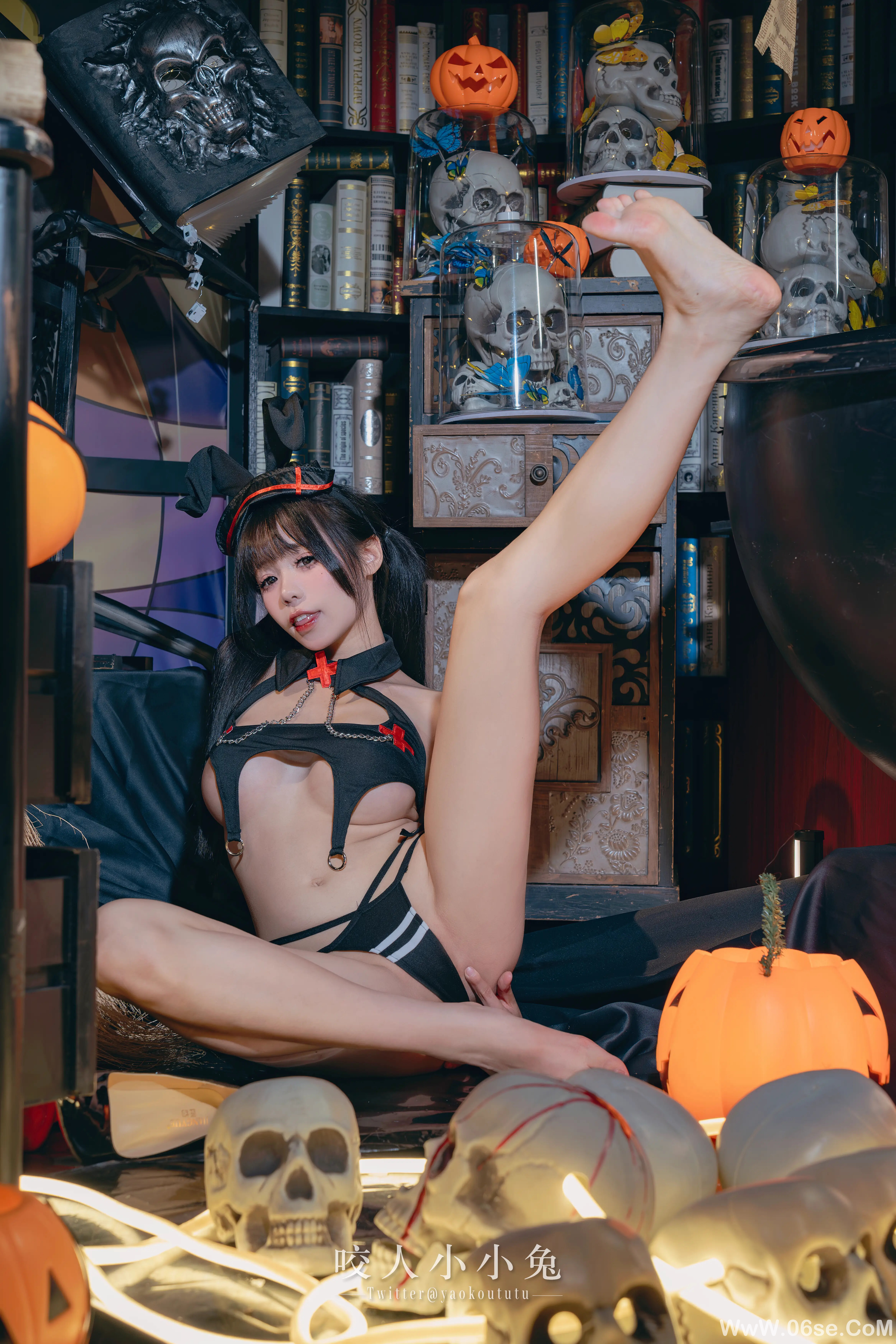 图片[31]-咬一口兔娘_十一月t3特典『万圣节看護士』-六色网