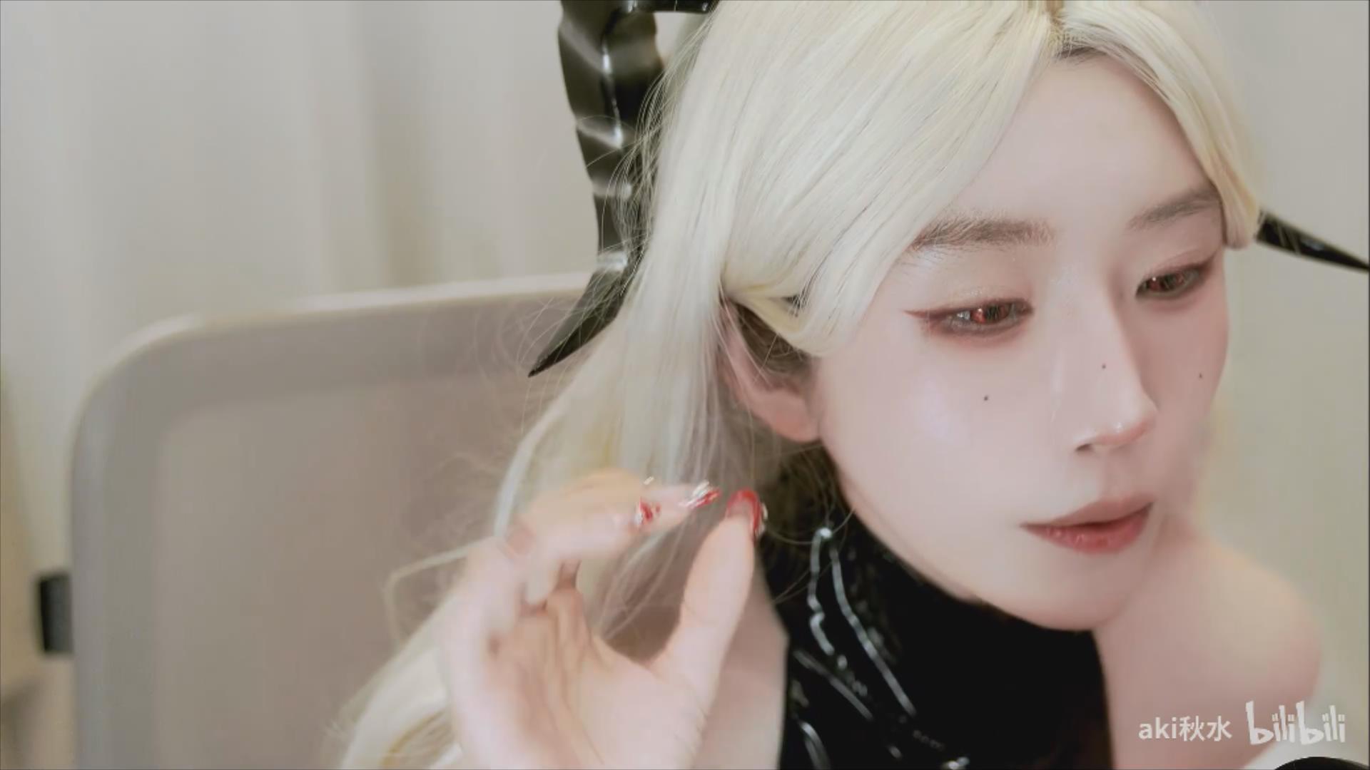 【在线播放】秋水白毛红瞳恶魔角…你确定不看