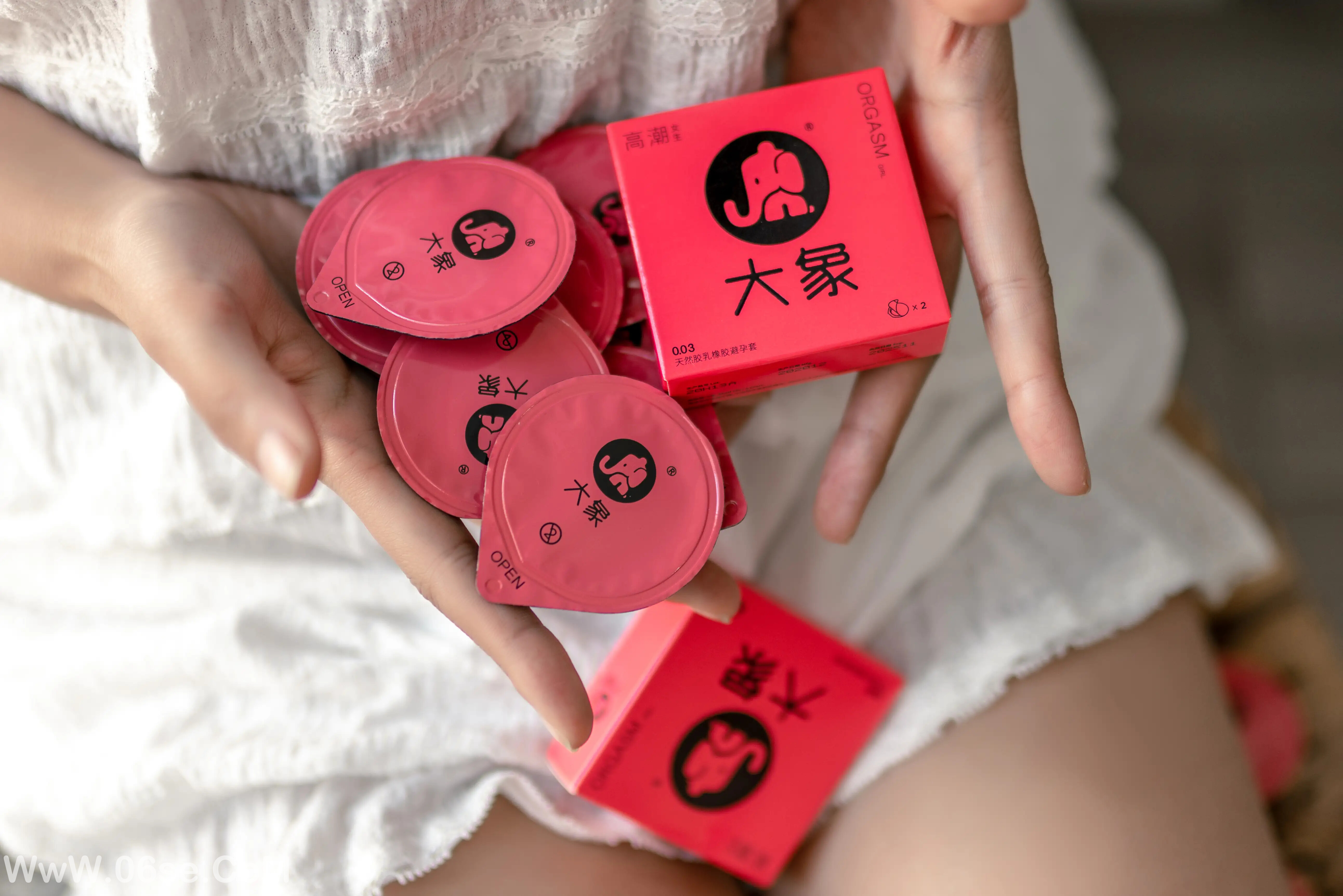 图片[24]-蠢沫沫 – 大象 白睡衣-六色网