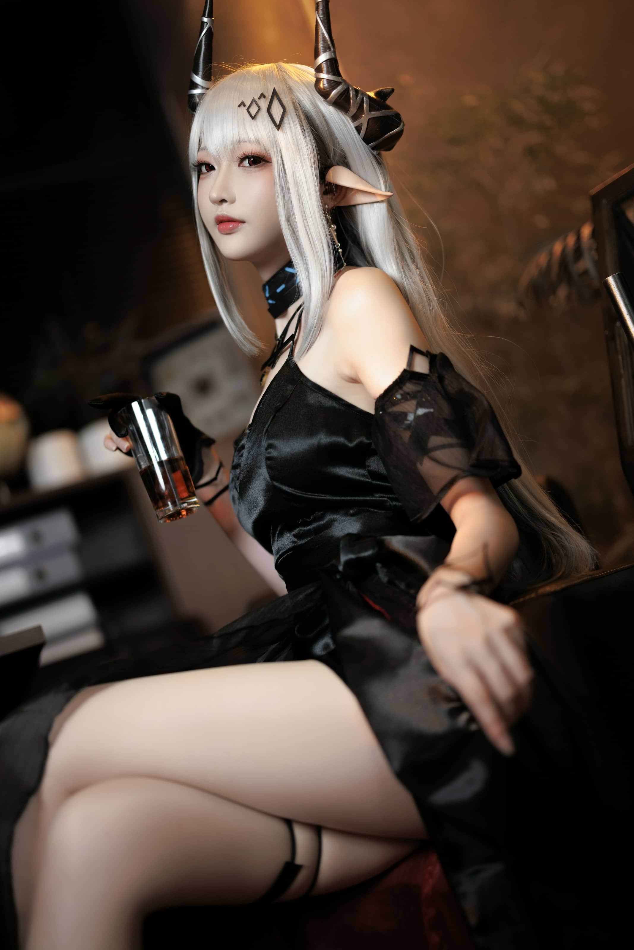– 明日方舟 泥岩礼服 [21P]