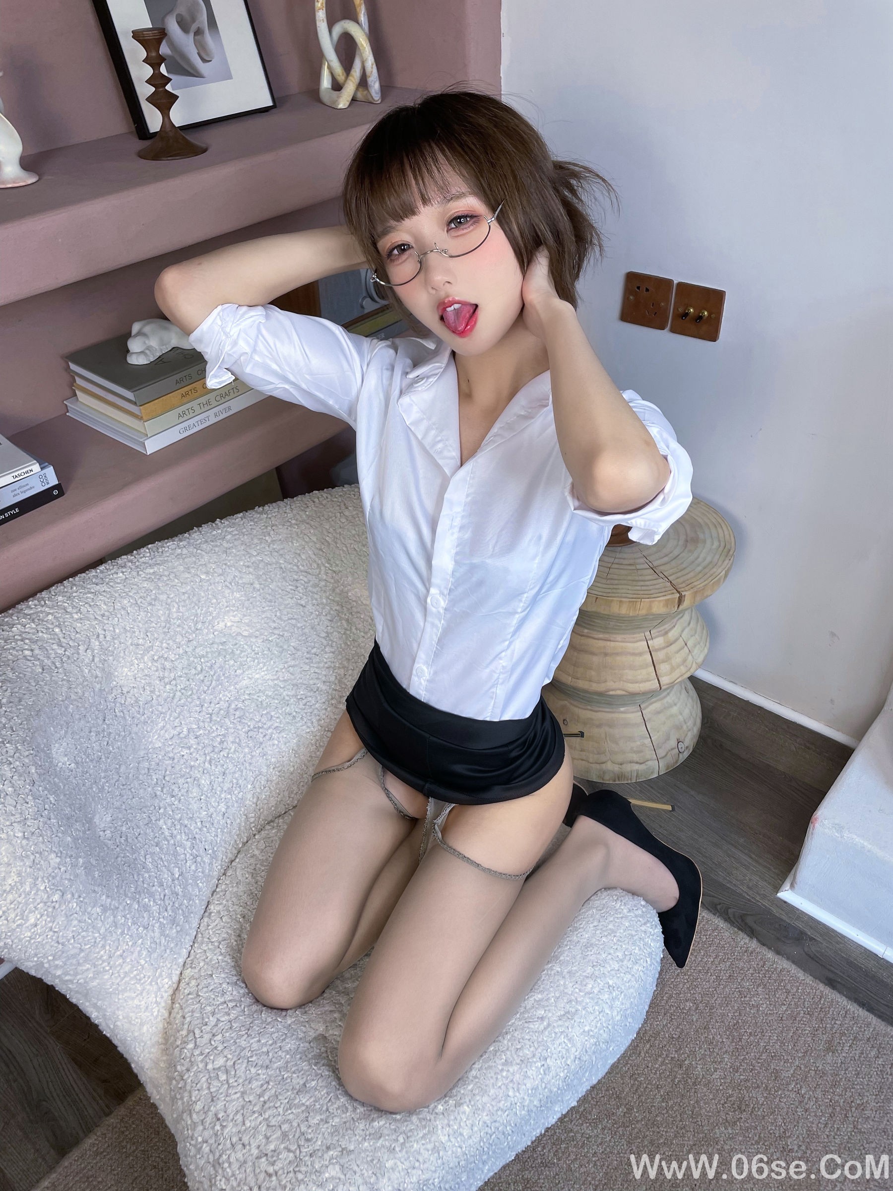 图片[17]-动漫博主阿包也是兔娘 – 加冕图 灰丝OL [22P]-六色网