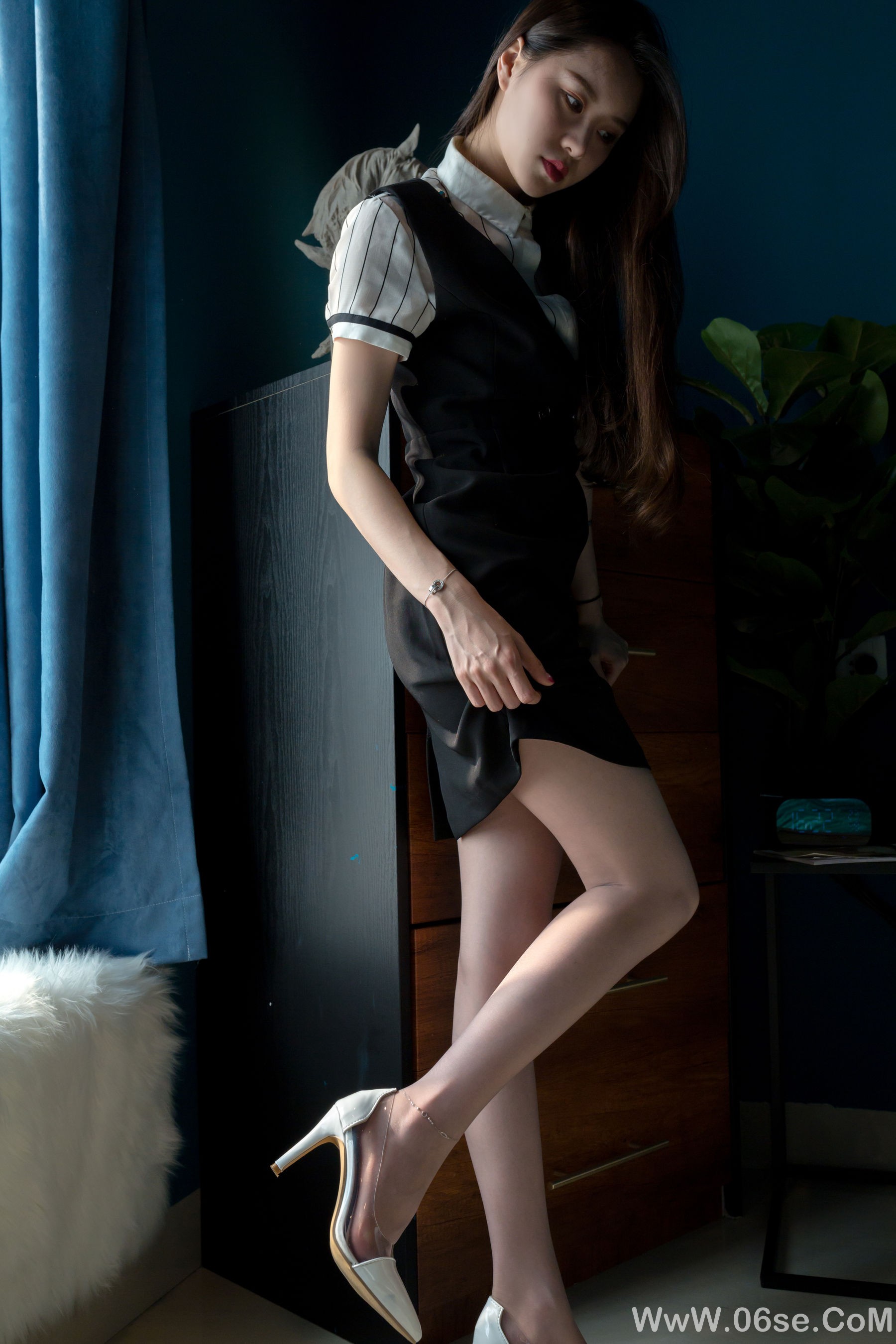 图片[11]-Sia不吃鱼 – OL丝袜情 [146P]-六色网