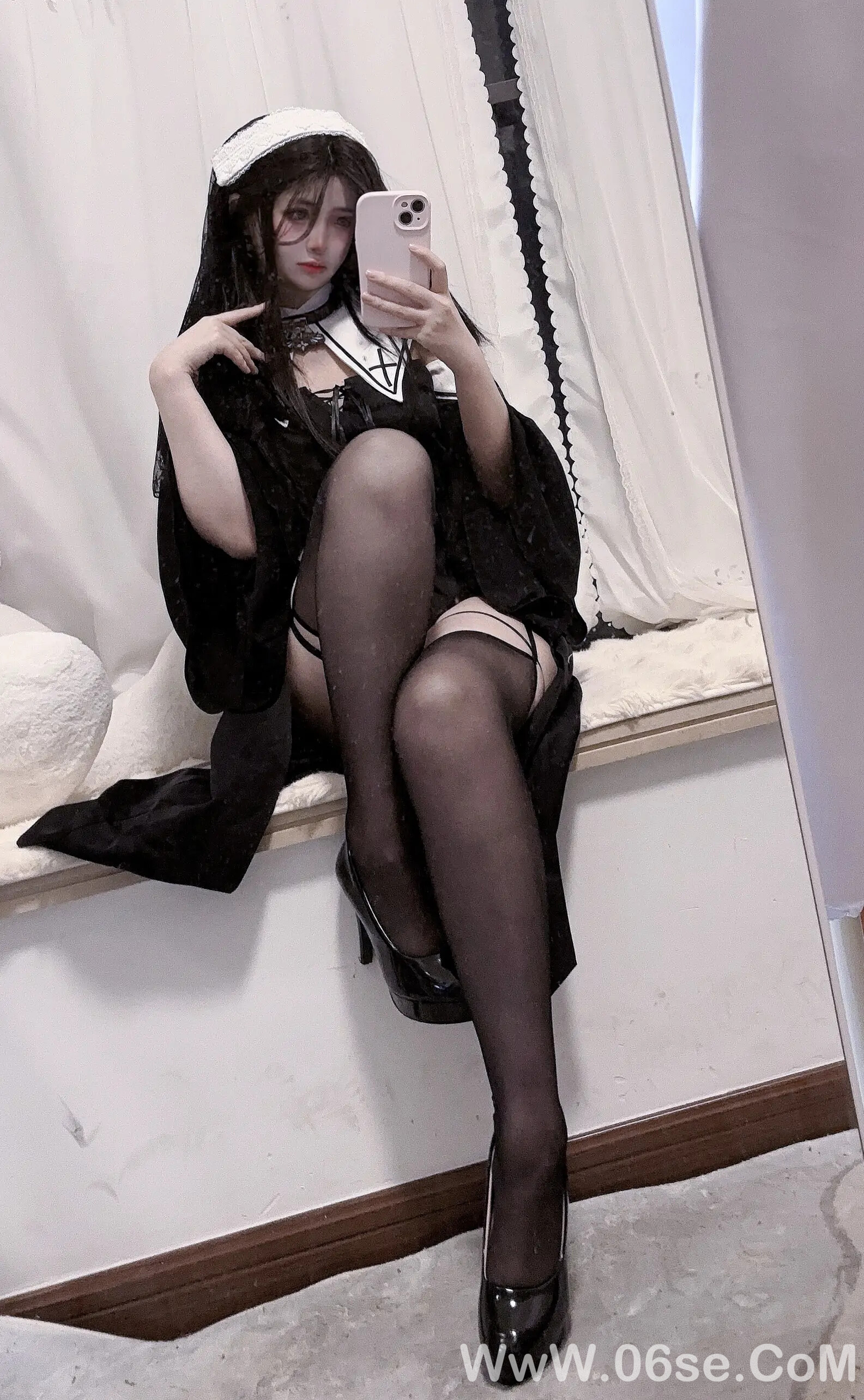 图片[19]-疯猫ss 修女自拍-六色网