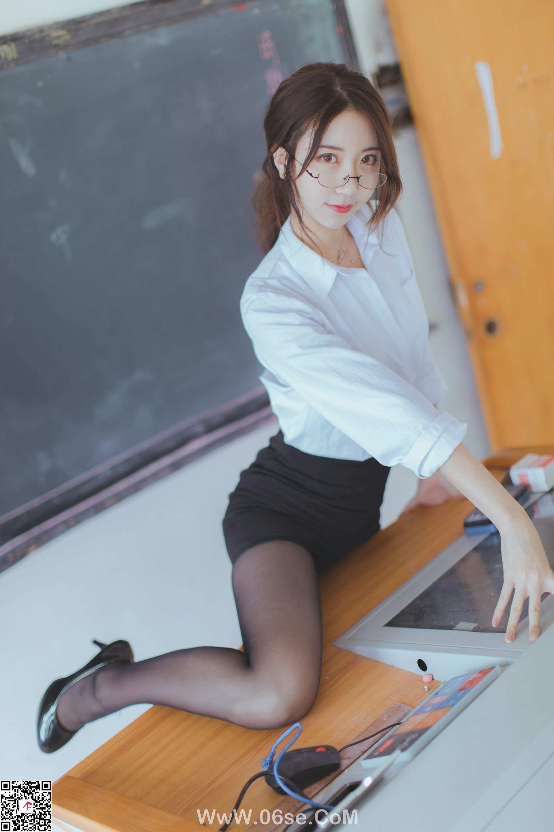 图片[17]-[丽丝映像GIRLISS] 丝滑情节的教师 [127P]-六色网