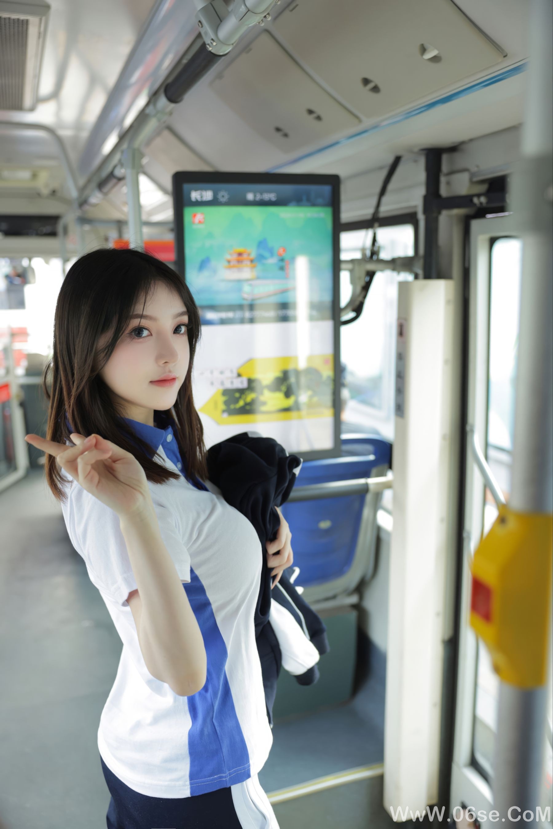 图片[28]-豆瓣酱 公交车写真 [85P]-六色网
