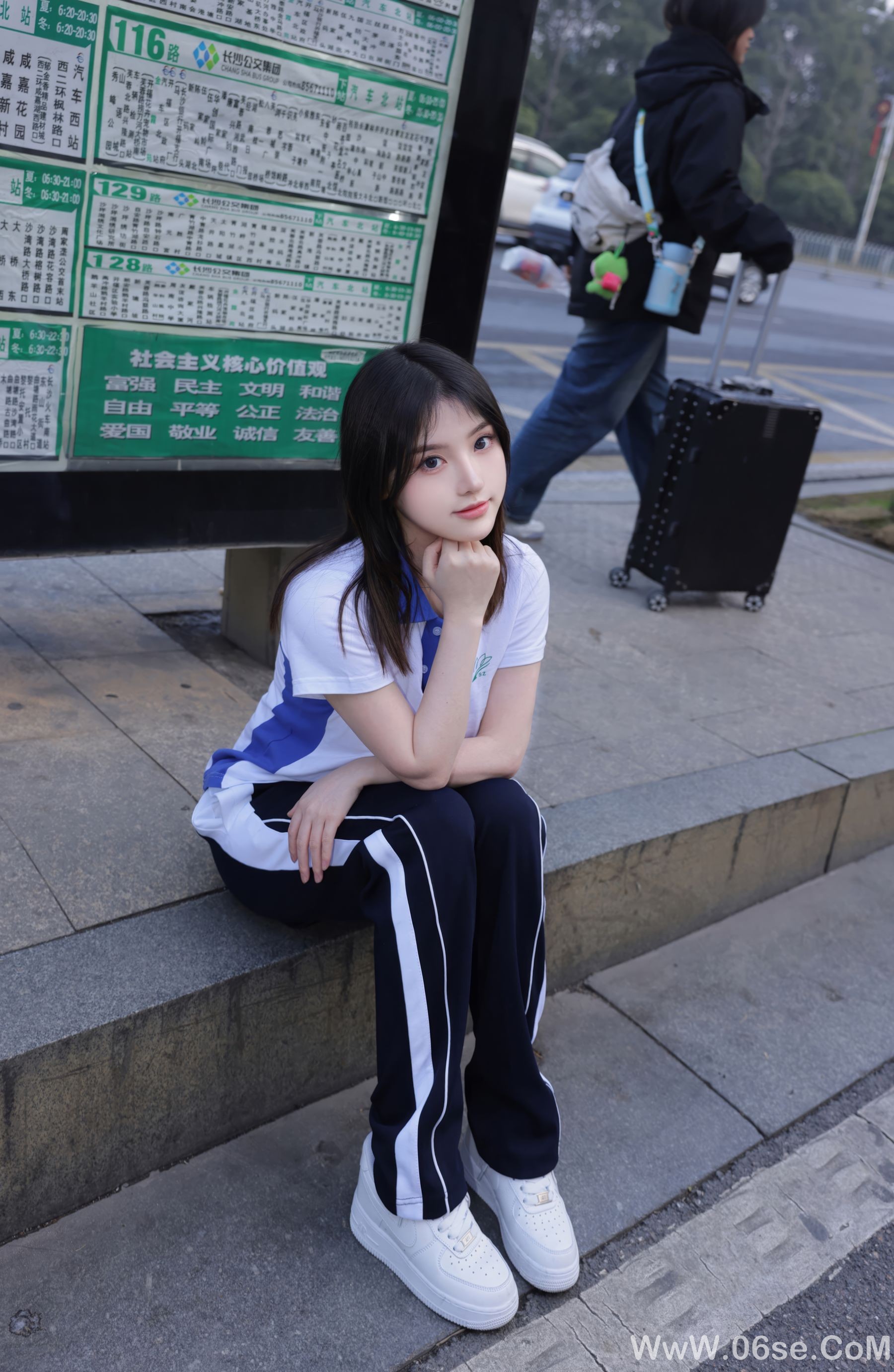 图片[5]-豆瓣酱 公交车写真 [85P]-六色网