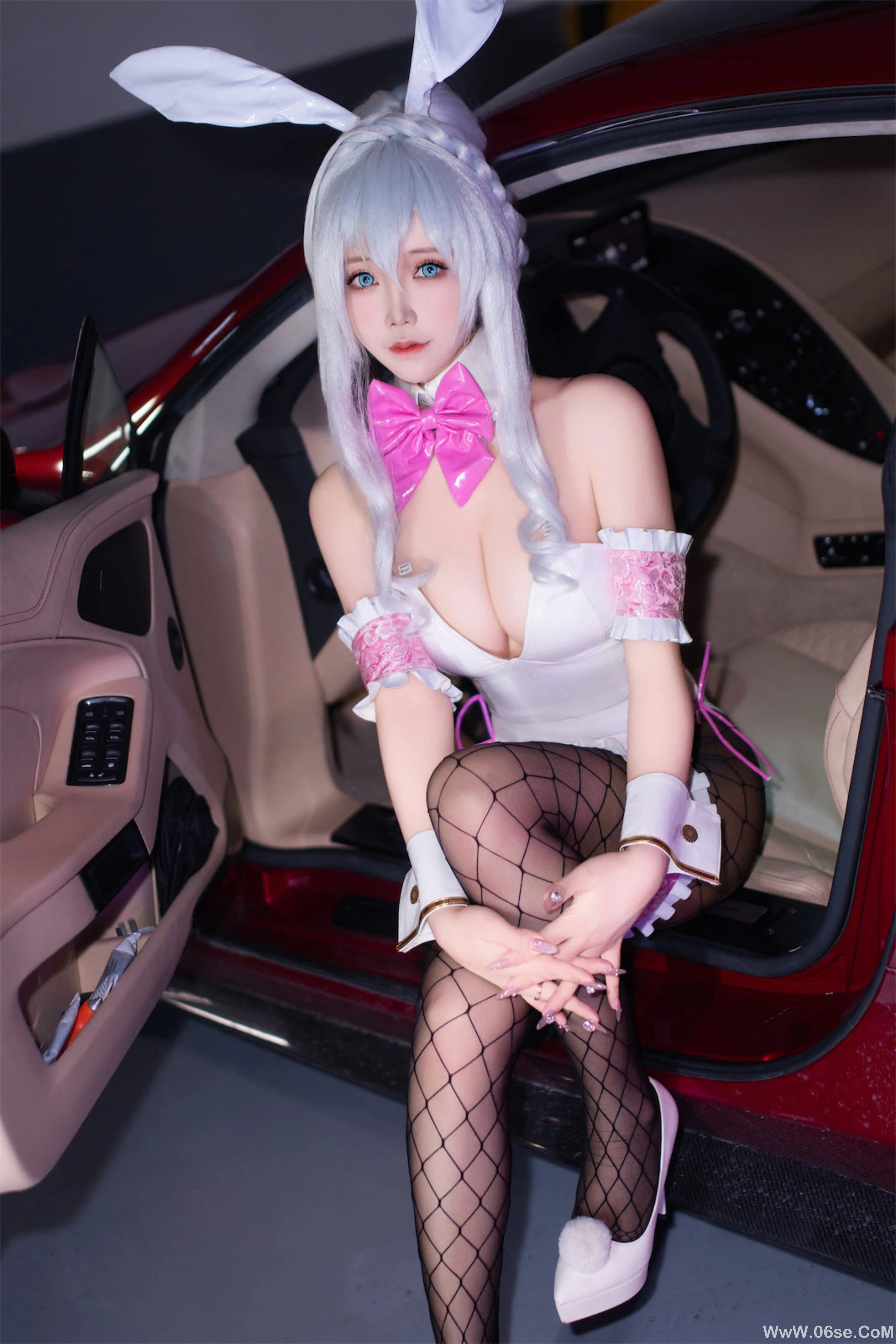 图片[2]-抱走莫子 – 雪女跑车兔女郎-六色网