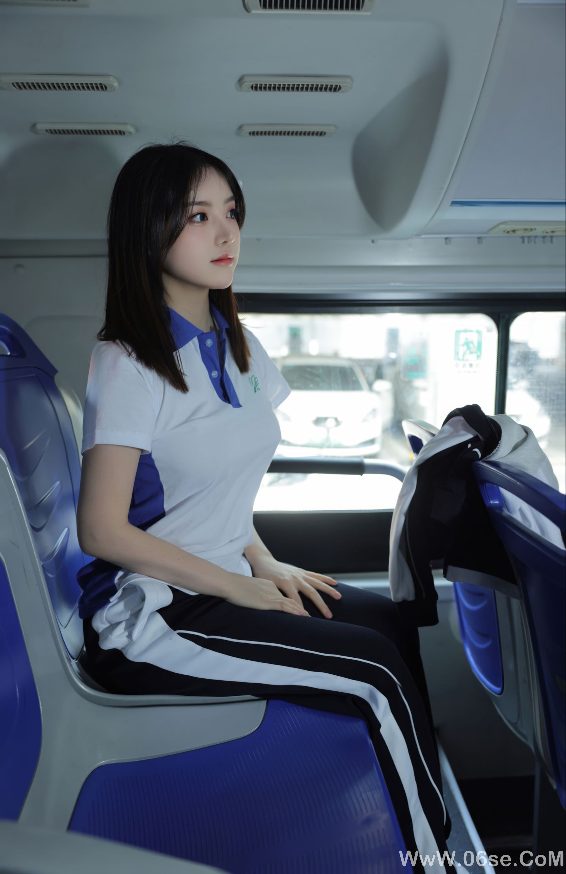 图片[29]-豆瓣酱 公交车写真 [85P]-六色网