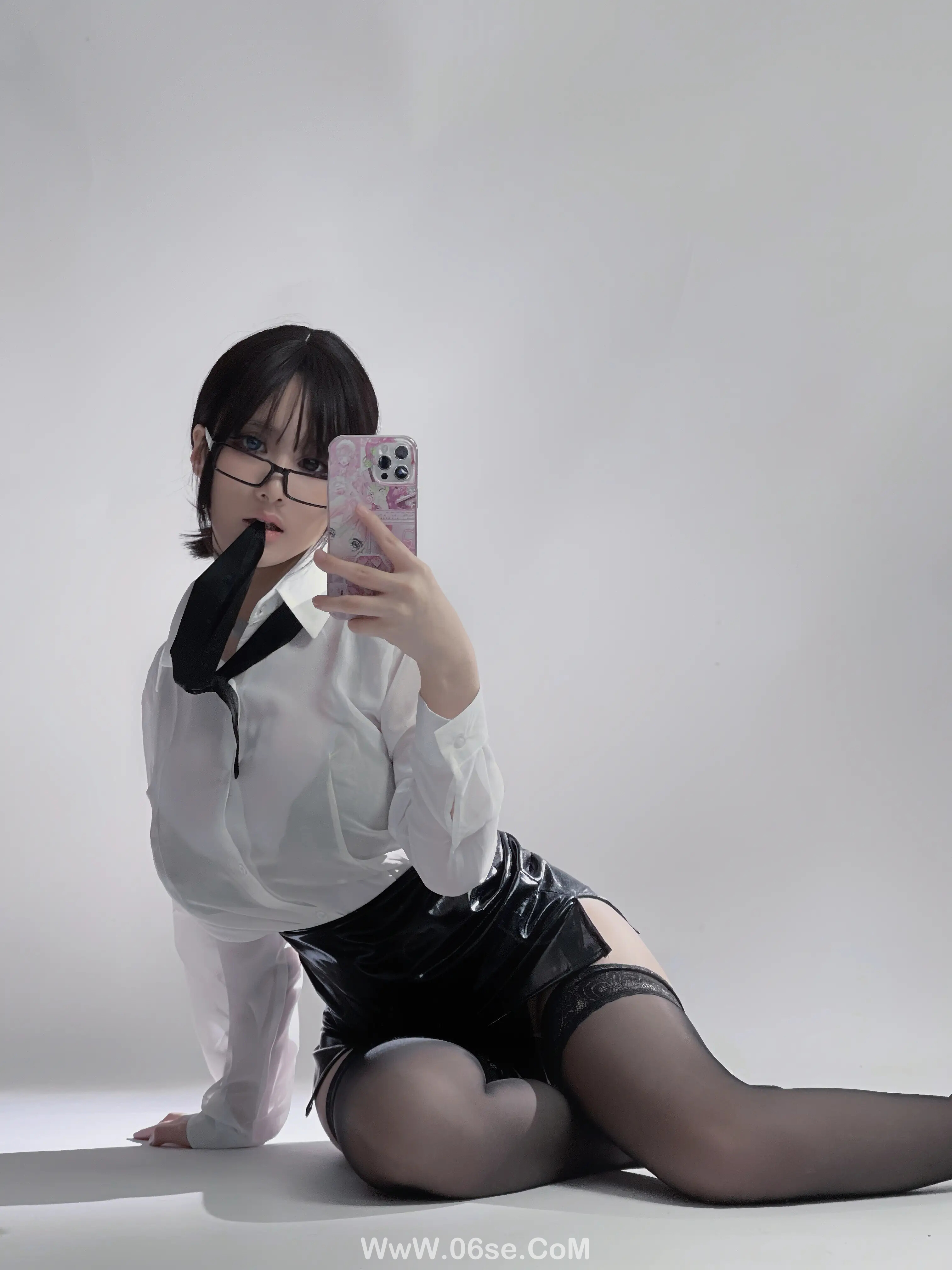 图片[4]-幼愛youmeko 黑丝眼镜ol-六色网