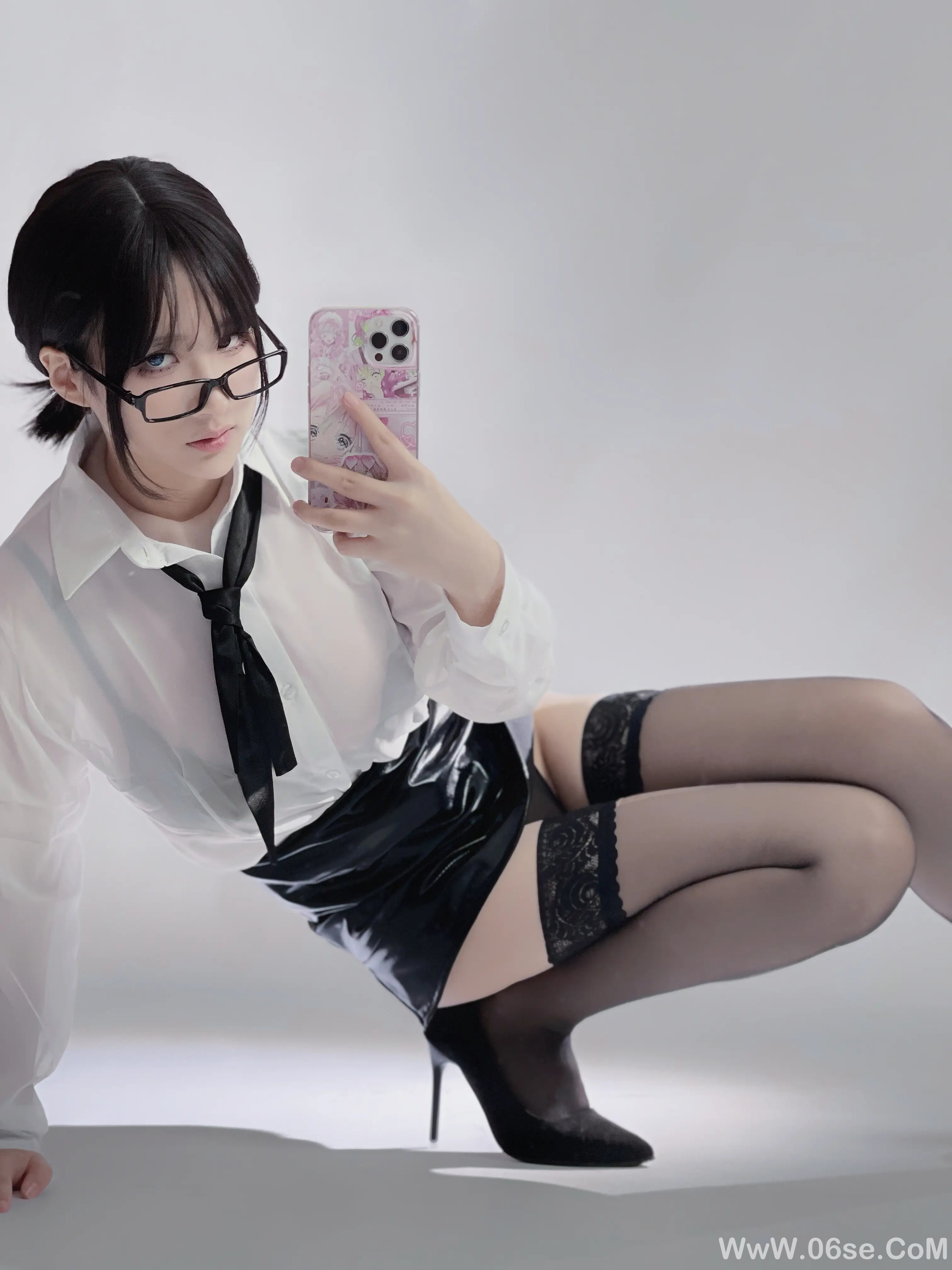 图片[28]-幼愛youmeko 黑丝眼镜ol-六色网