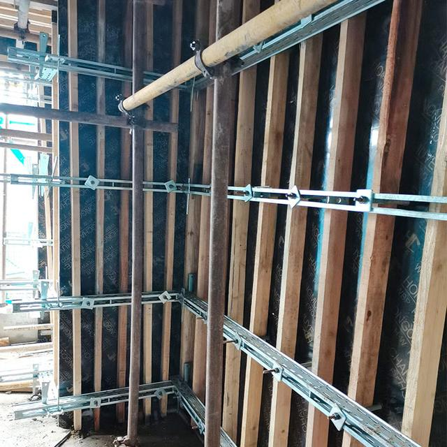 剪力墙模板钢背楞支撑体系