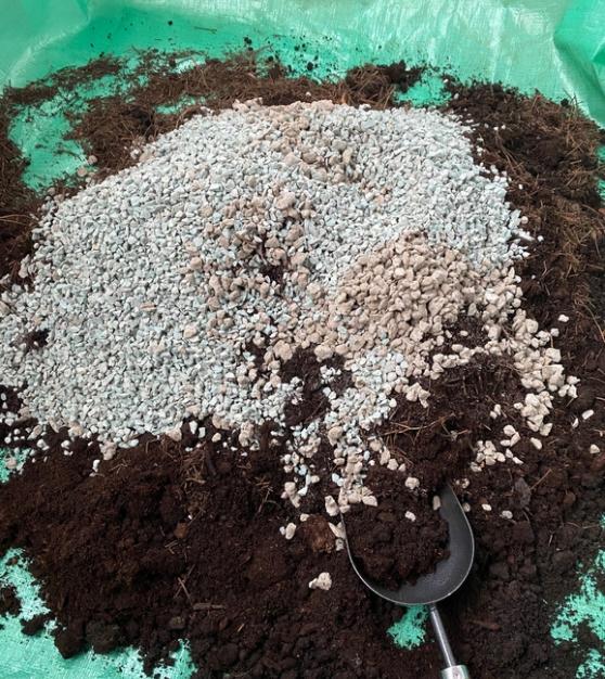 月季配土,泥炭腐殖土松针轻石绿沸石大概1:1:1:0.5:0.5