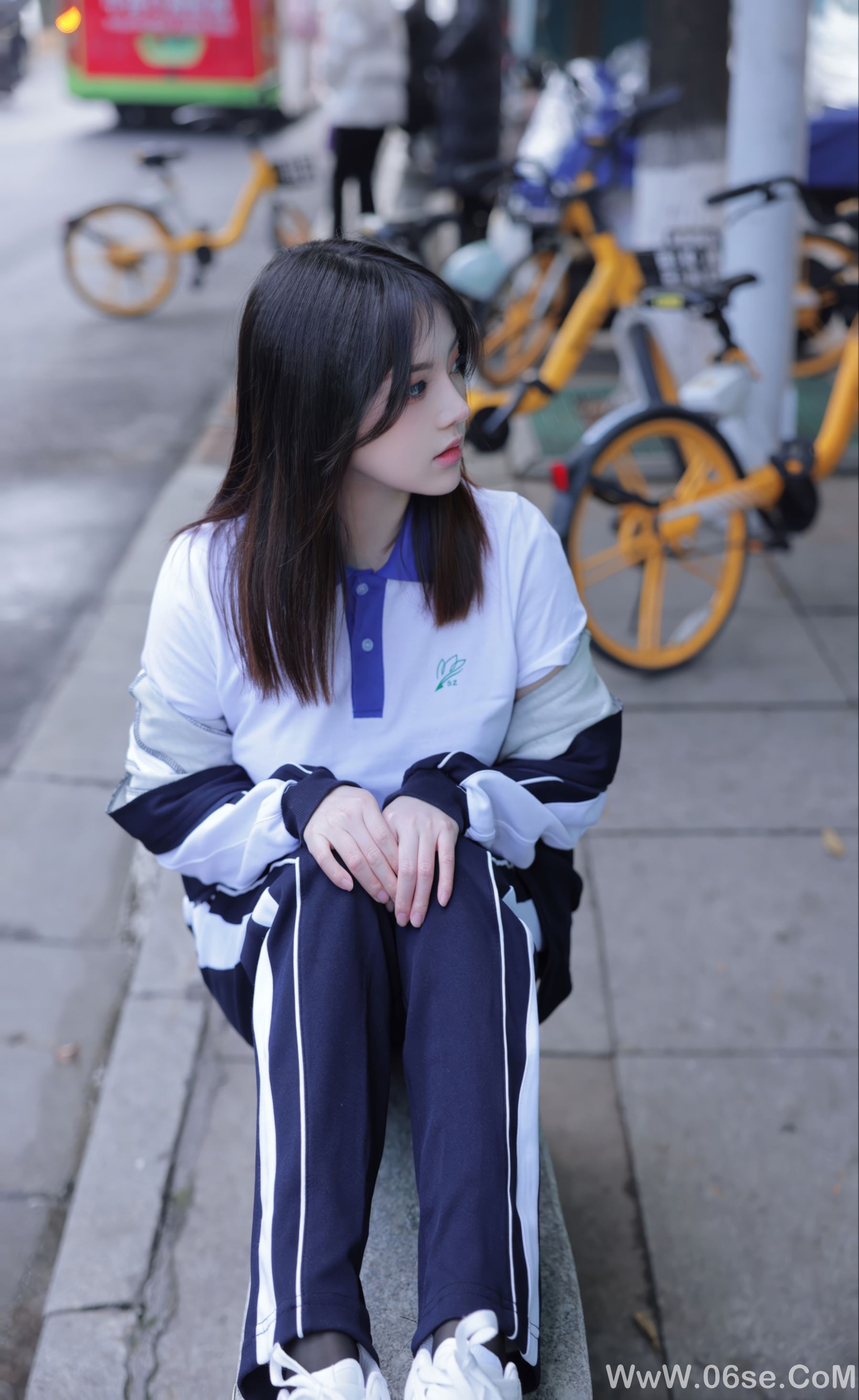图片[8]-豆瓣酱 公交车写真 [85P]-六色网