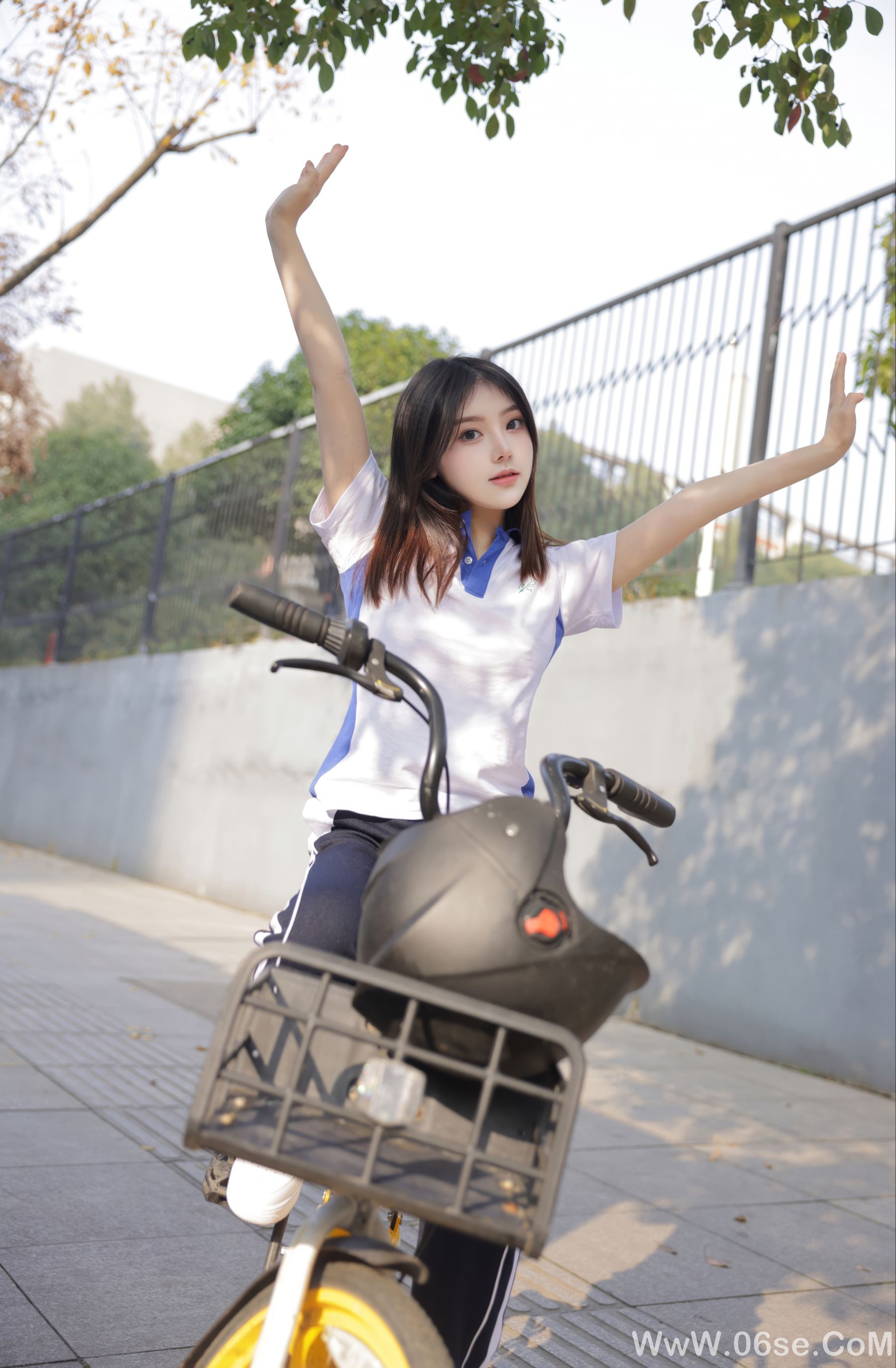 图片[43]-豆瓣酱 公交车写真 [85P]-六色网