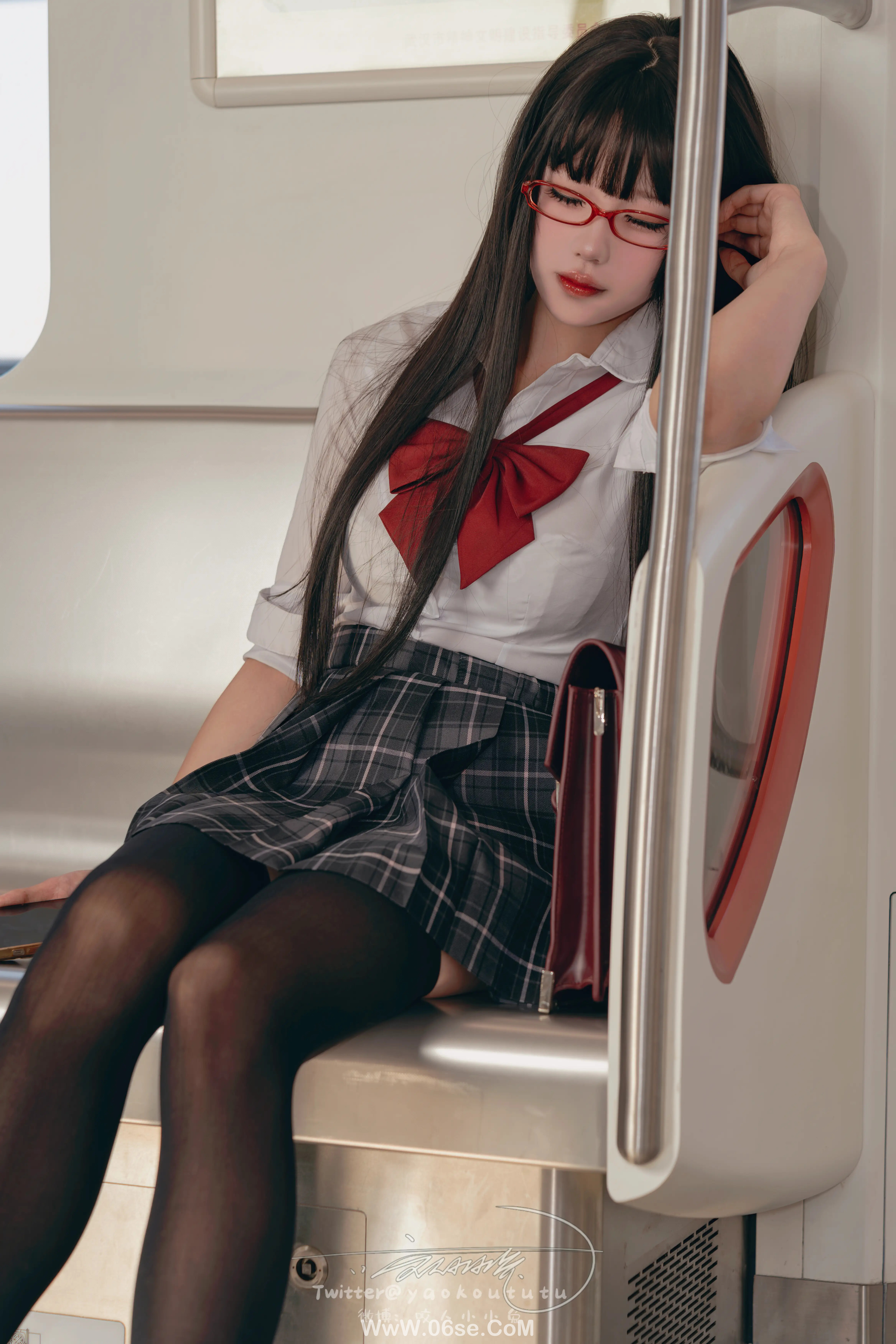 图片[18]-咬一口兔娘 电车惊魂-六色网