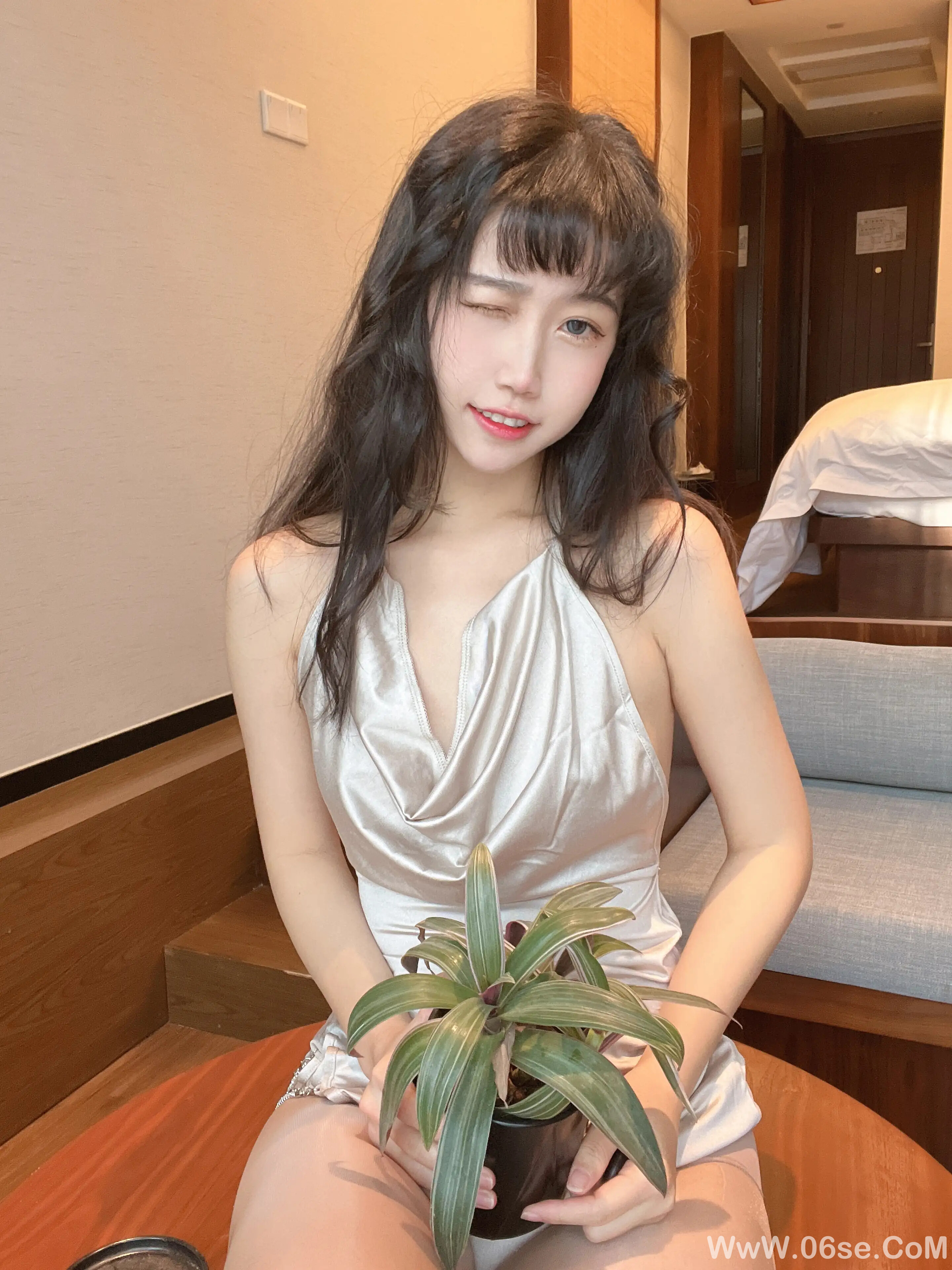 不呆猫 – 浴室人妻-六色网