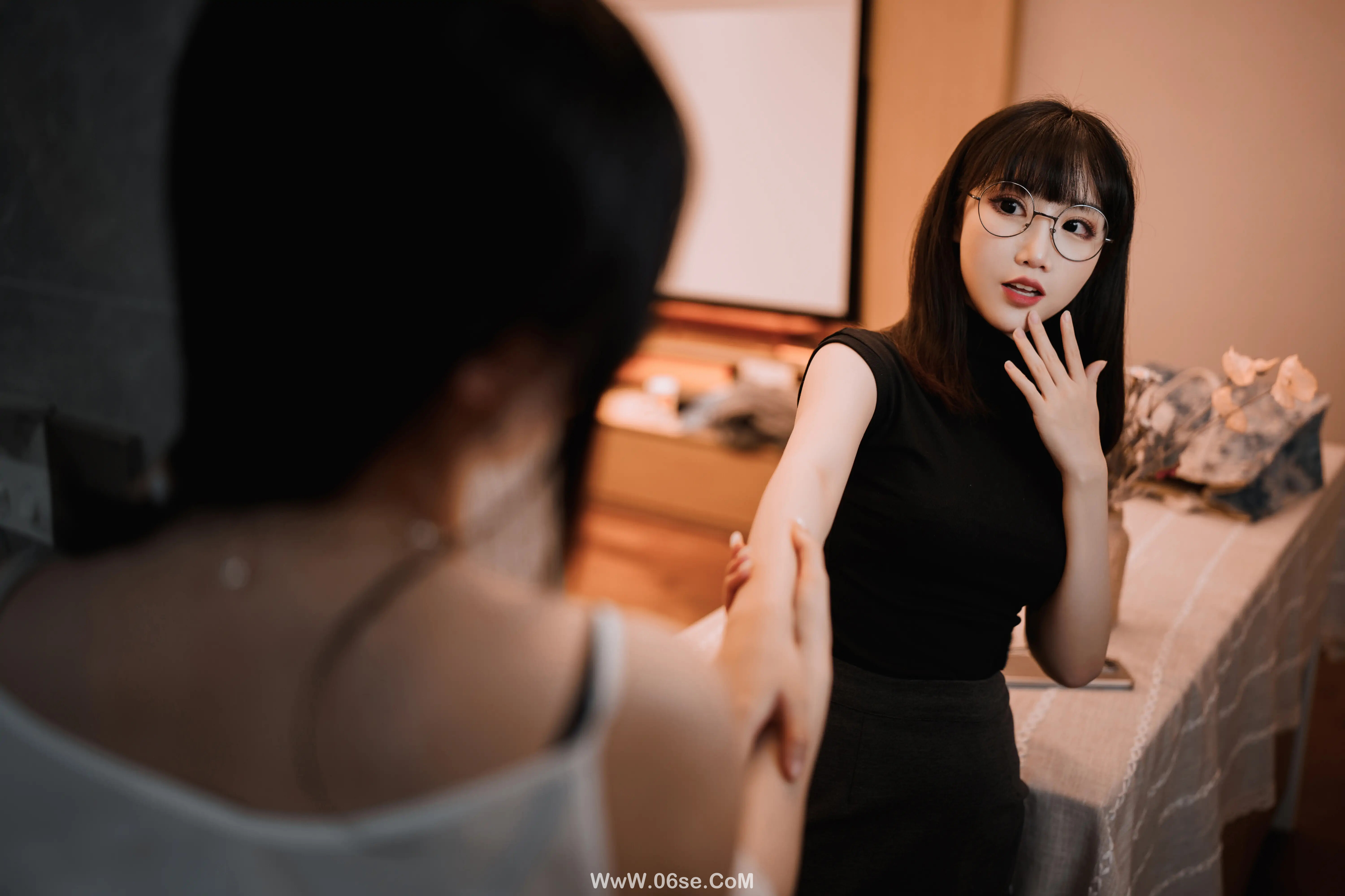 图片[13]-肉扣热热子(rioko凉凉子) 黑丝OL制服双人 (&面饼仙儿)-六色网