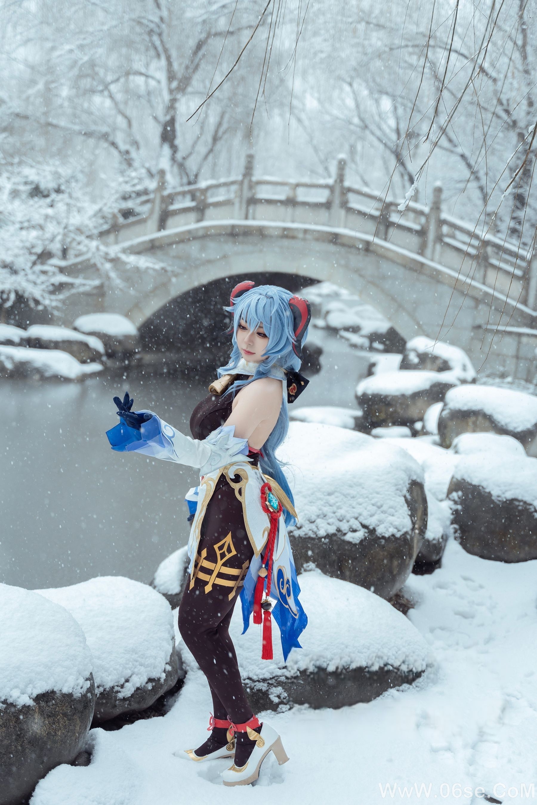 图片[31]-虎森森 – 原神 甘雨 雪景 [42P]-六色网