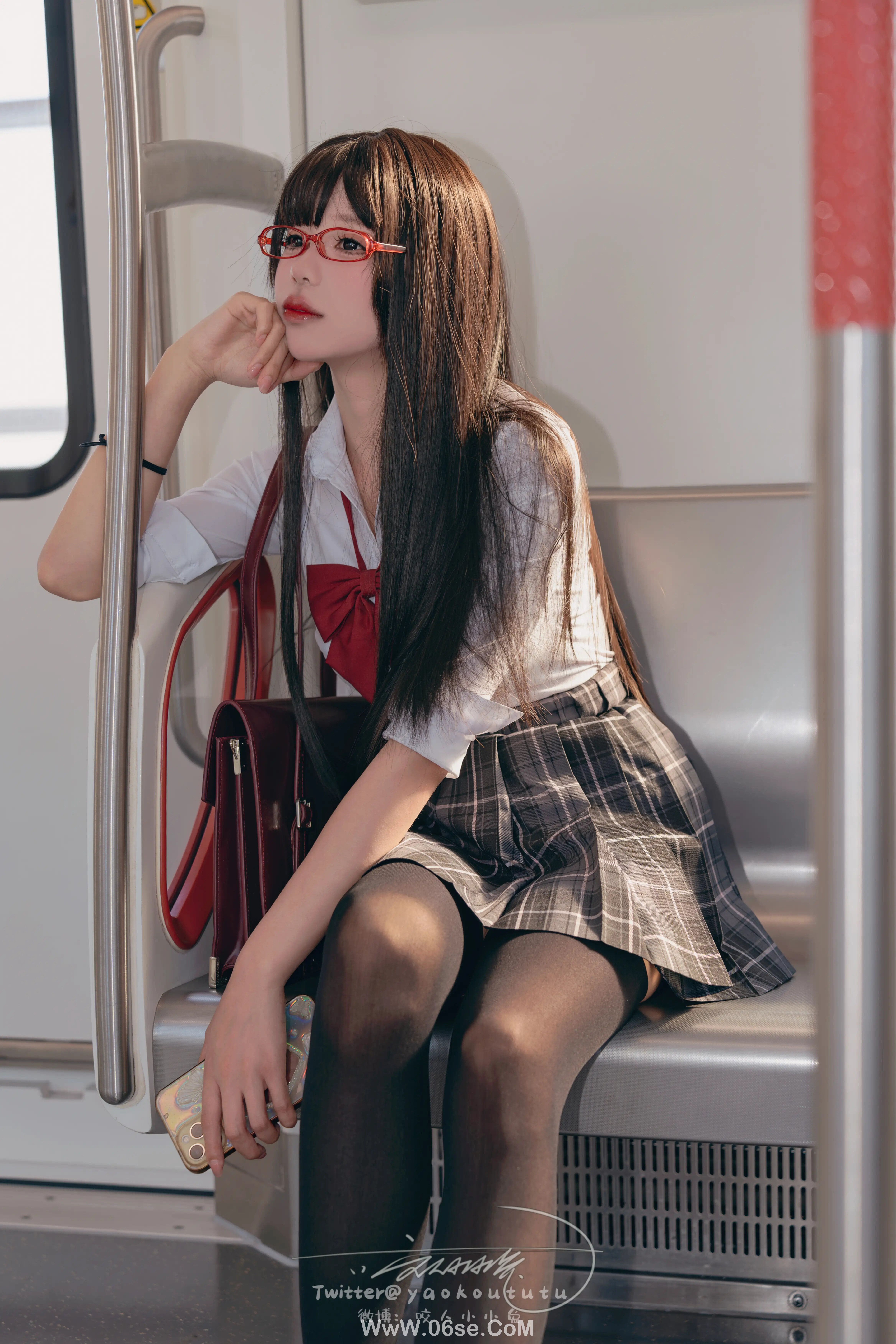 图片[25]-咬一口兔娘 电车惊魂-六色网