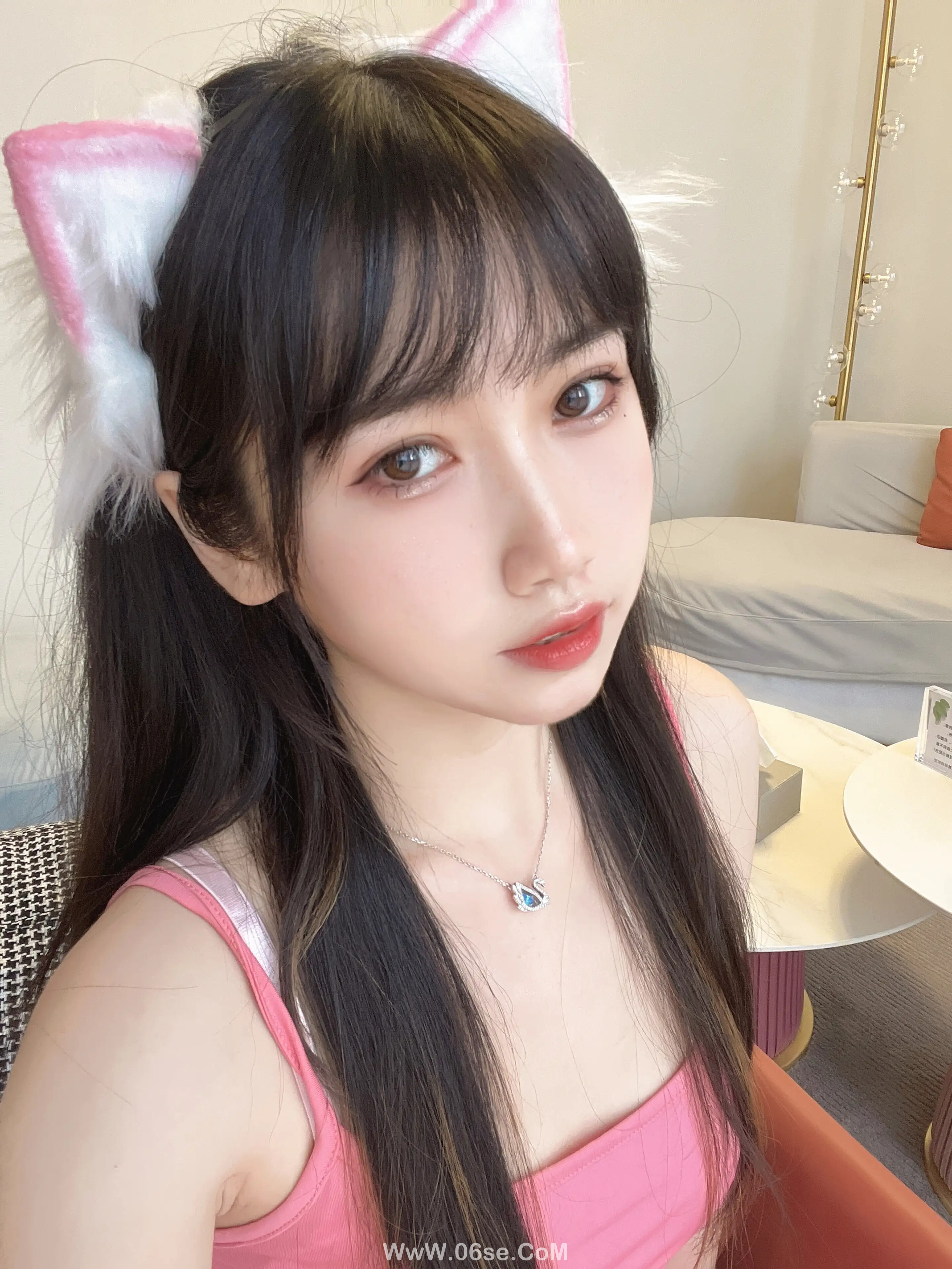 图片[3]-不呆猫 – 浴室粉色激凸人妻-六色网