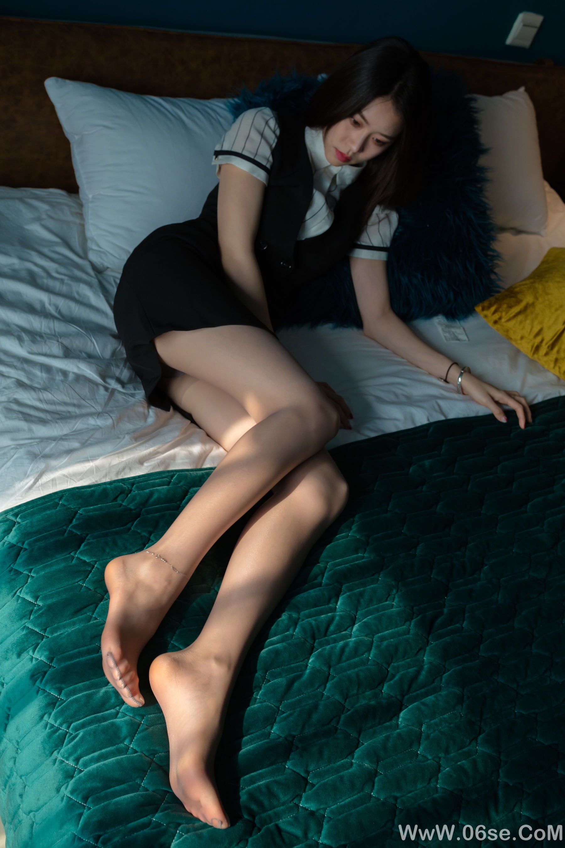 图片[35]-Sia不吃鱼 – OL丝袜情 [146P]-六色网