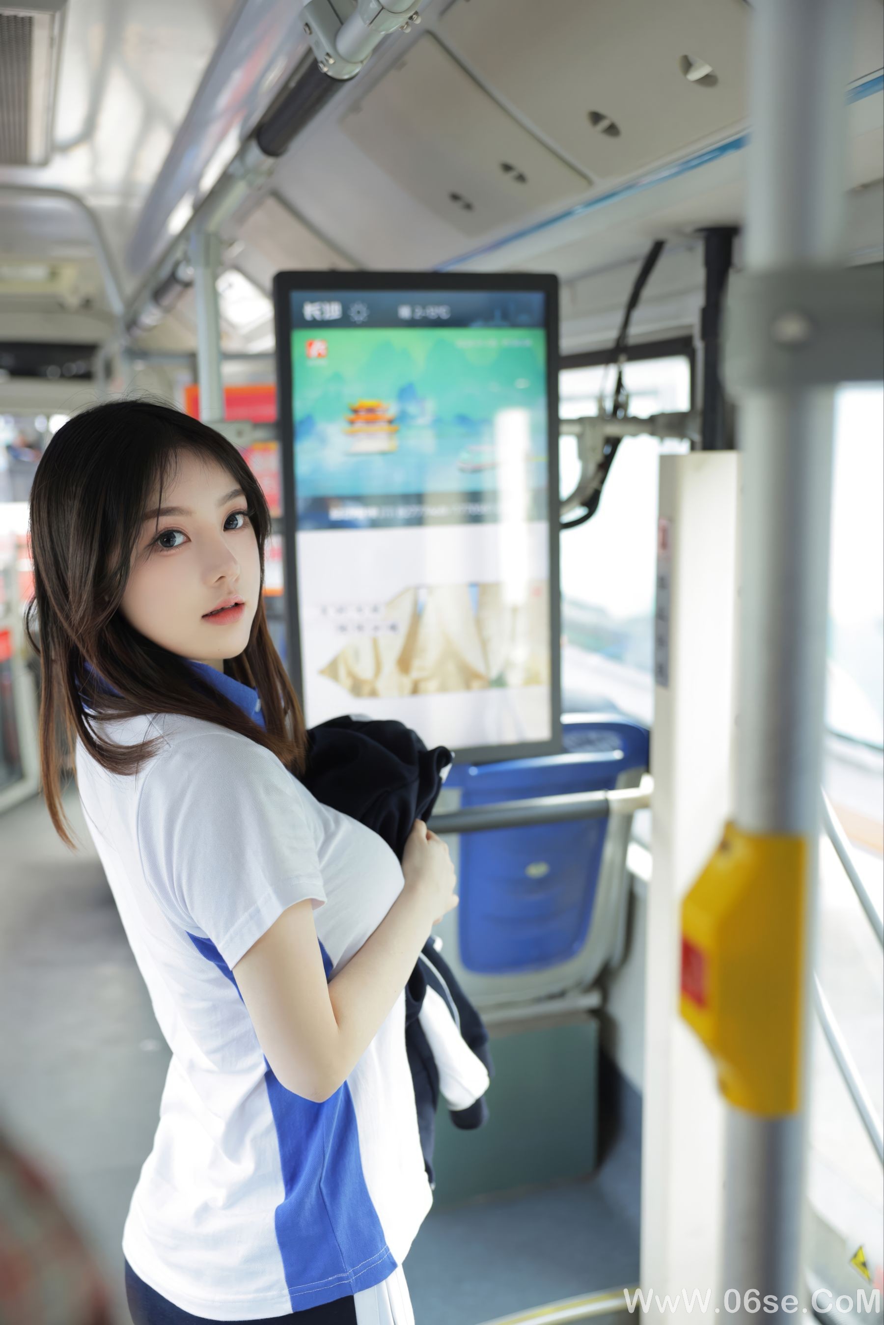 图片[26]-豆瓣酱 公交车写真 [85P]-六色网