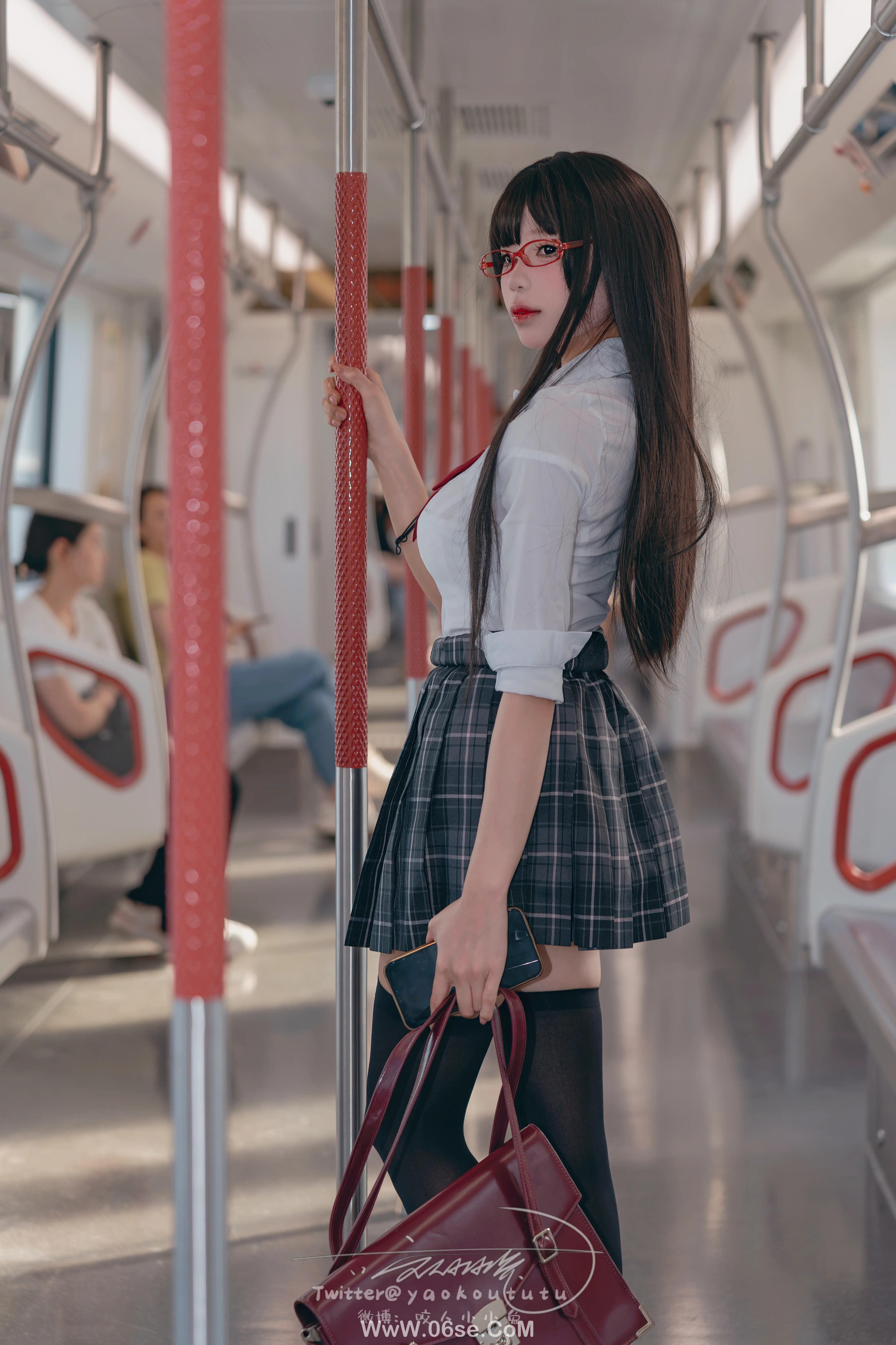 图片[19]-咬一口兔娘 电车惊魂-六色网