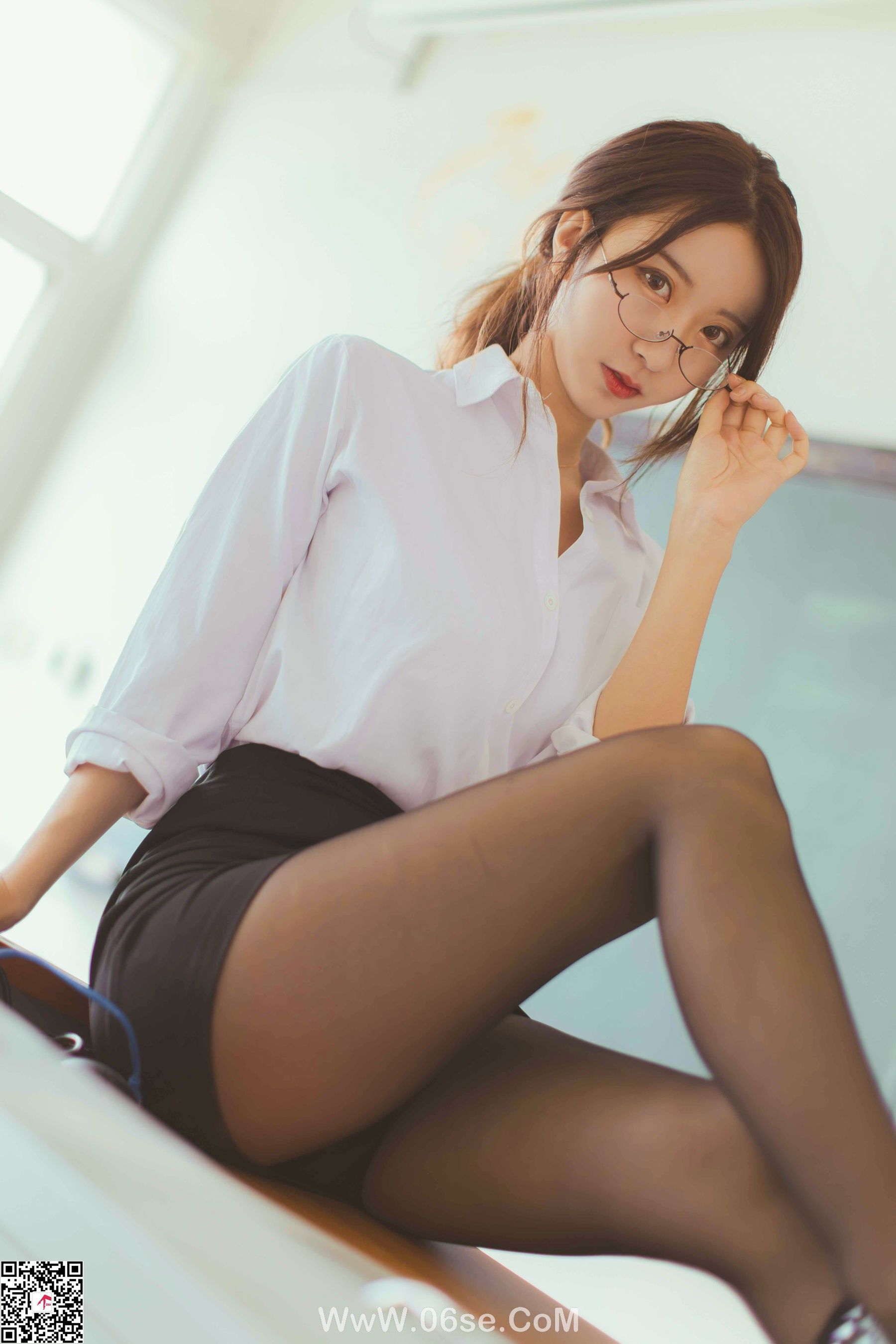 [丽丝映像GIRLISS] 丝滑情节的教师 [127P]-六色网