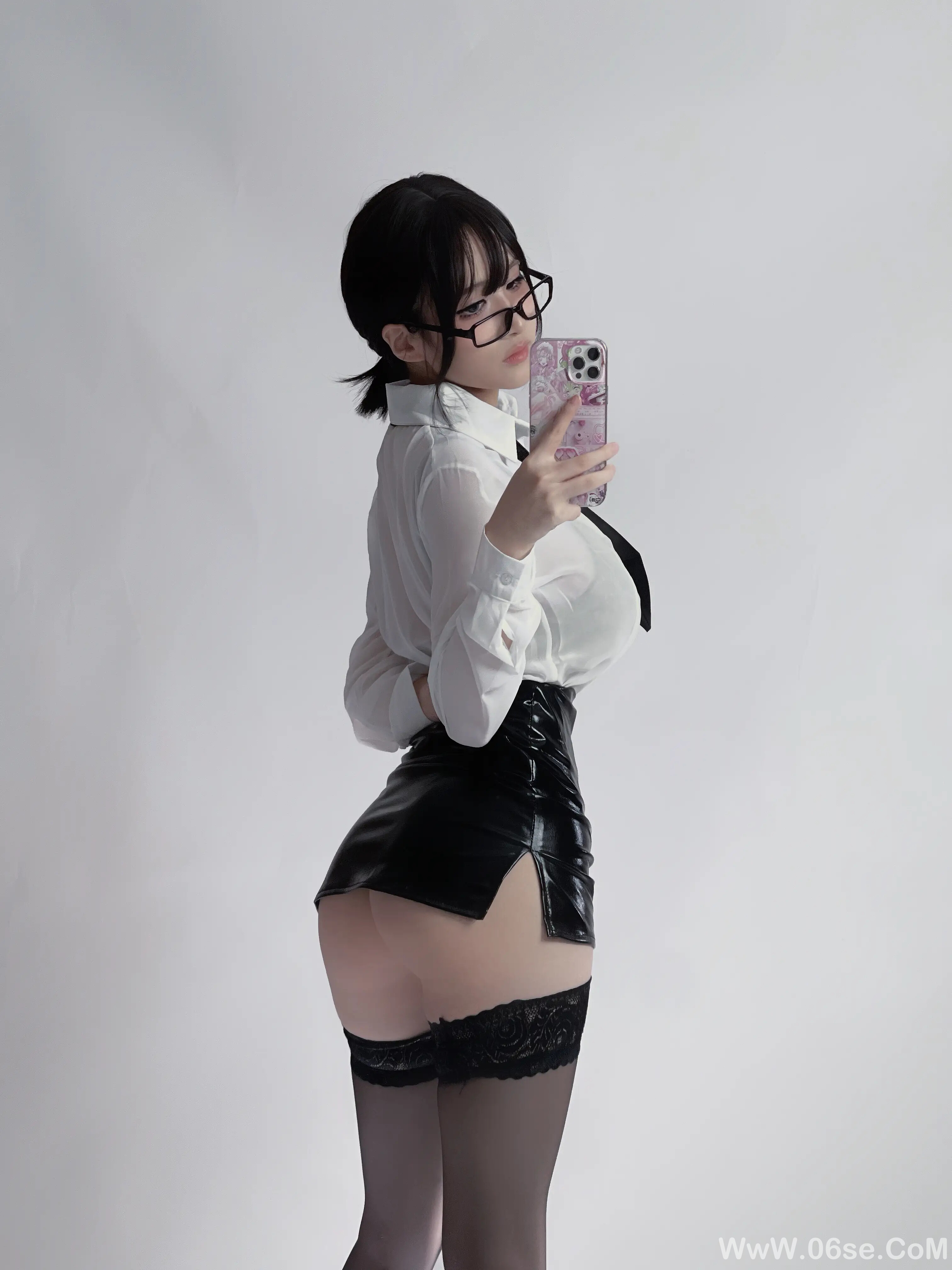 图片[24]-幼愛youmeko 黑丝眼镜ol-六色网