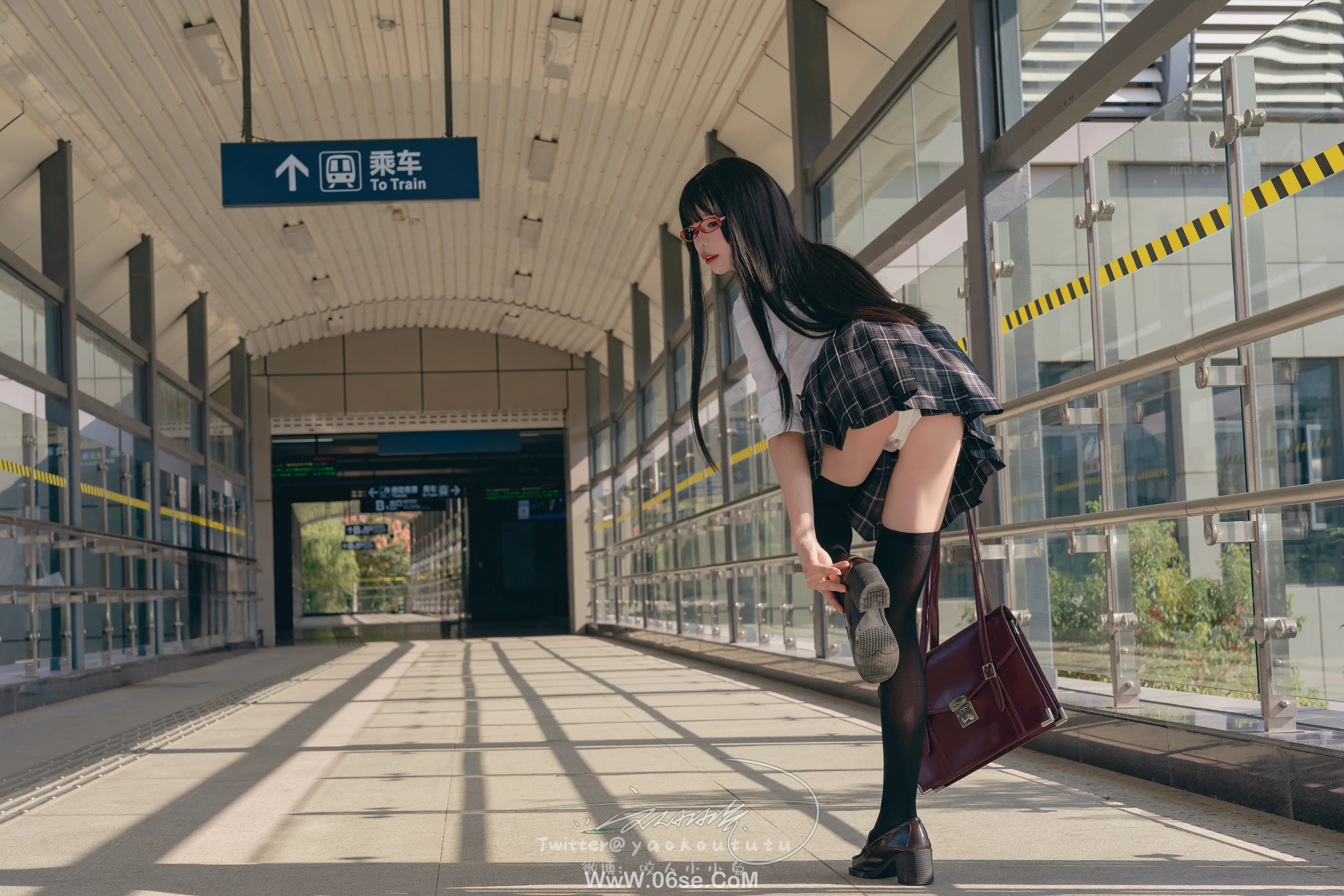图片[6]-咬一口兔娘 电车惊魂-六色网