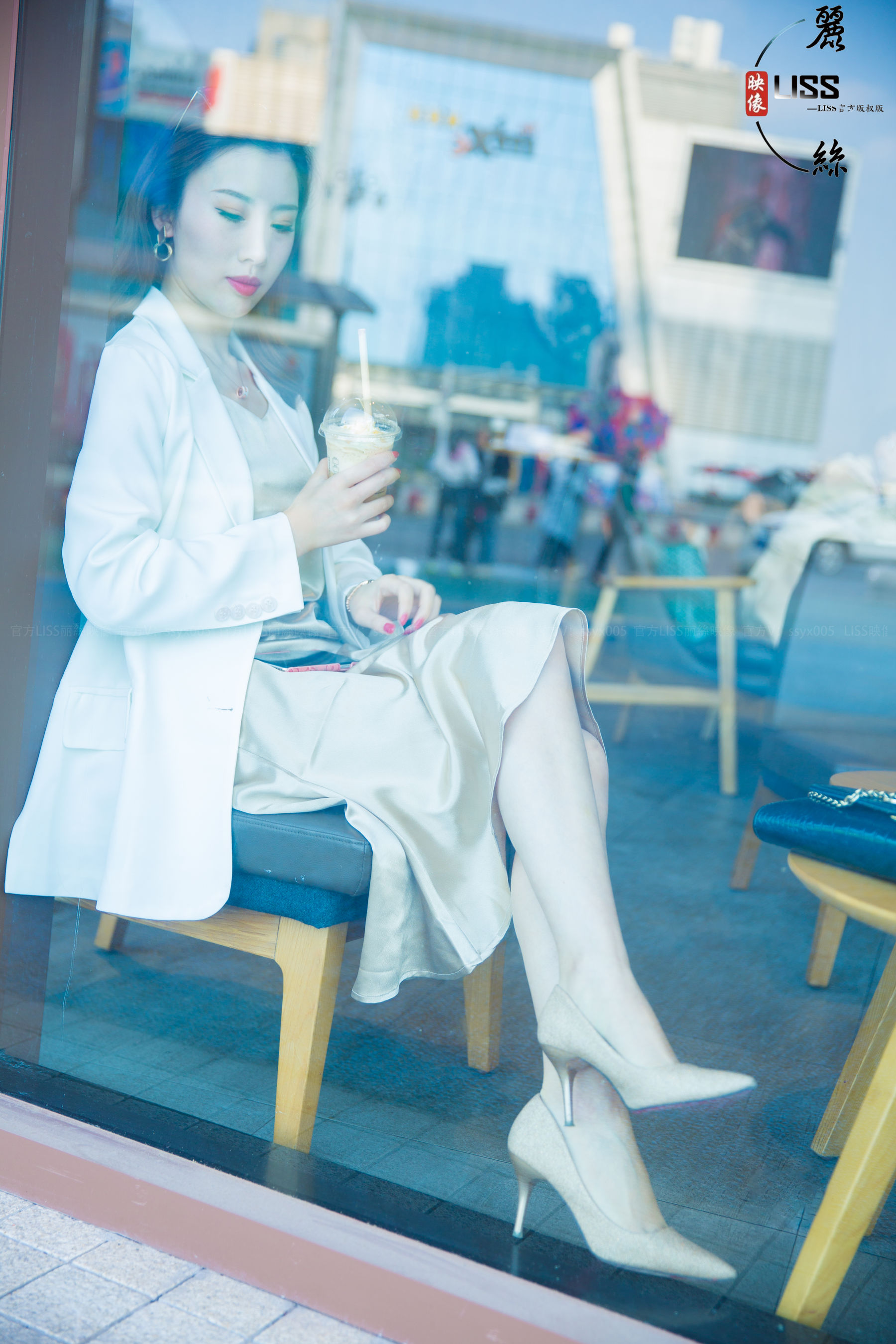 GIRLISS丽丝映像甄选 - 下班归家便行贴 [26P]-六色网