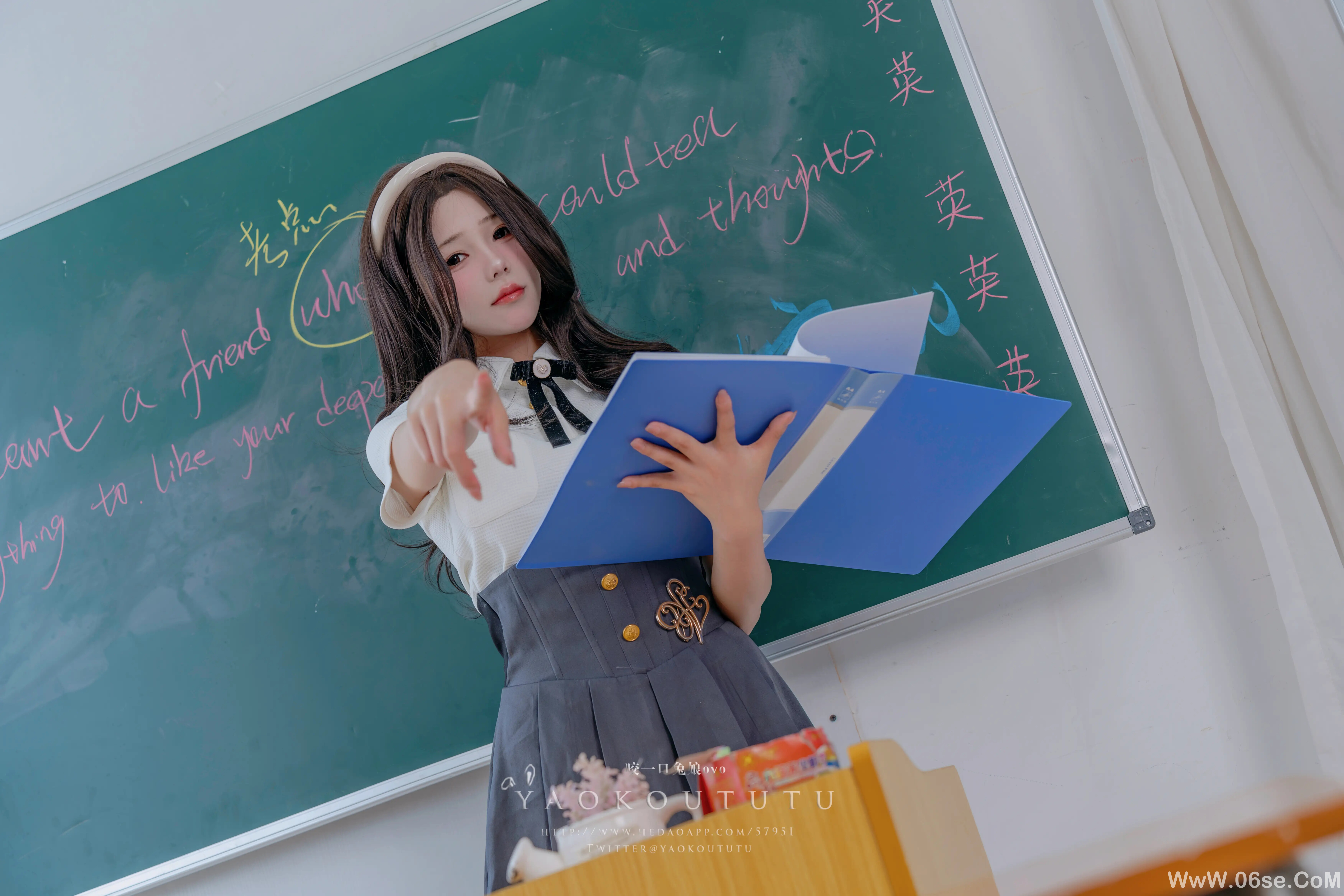 图片[23]-咬一口兔娘_十月订阅『实习老师的欢迎仪式』-六色网