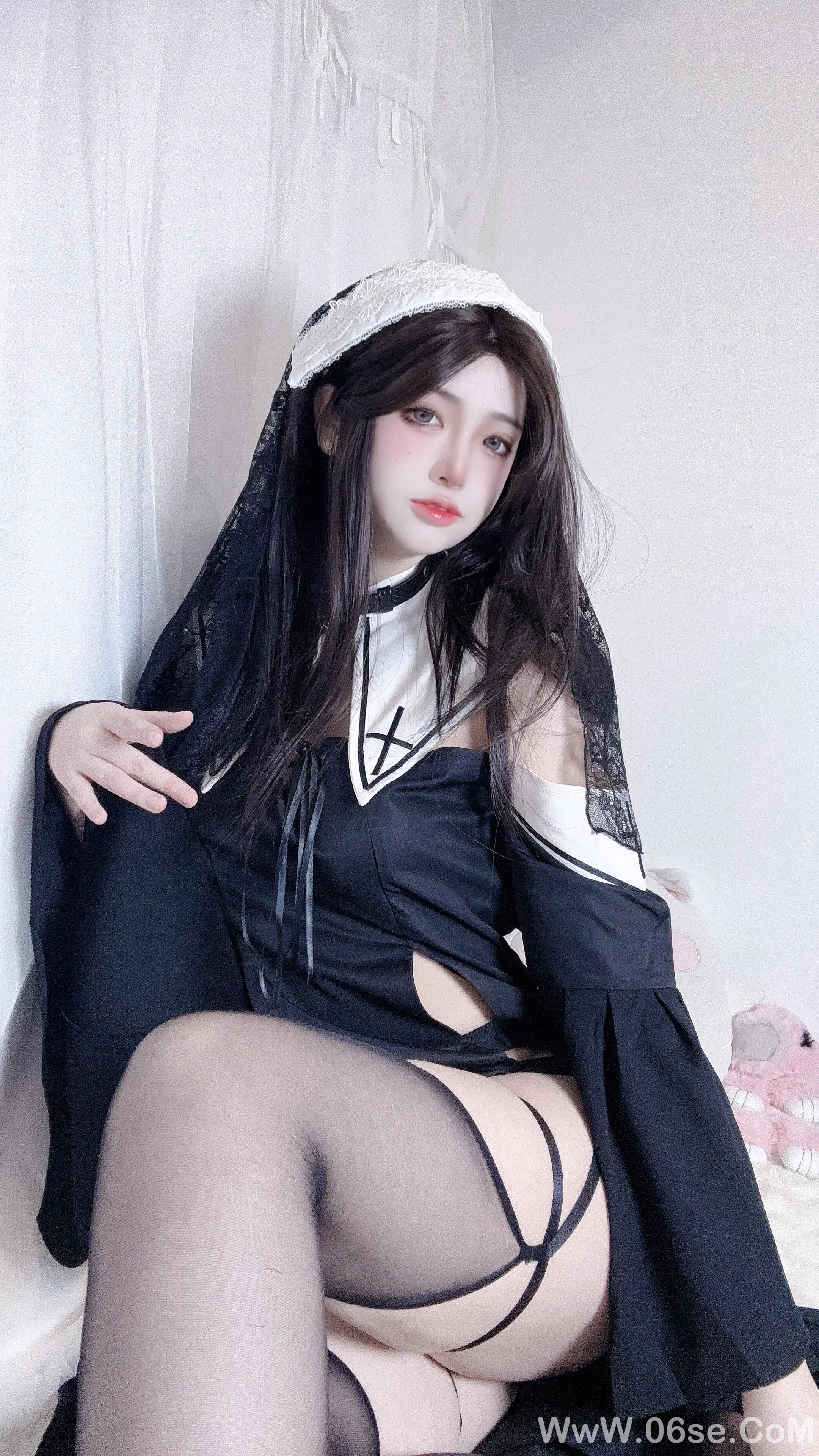 图片[3]-疯猫ss 修女自拍-六色网