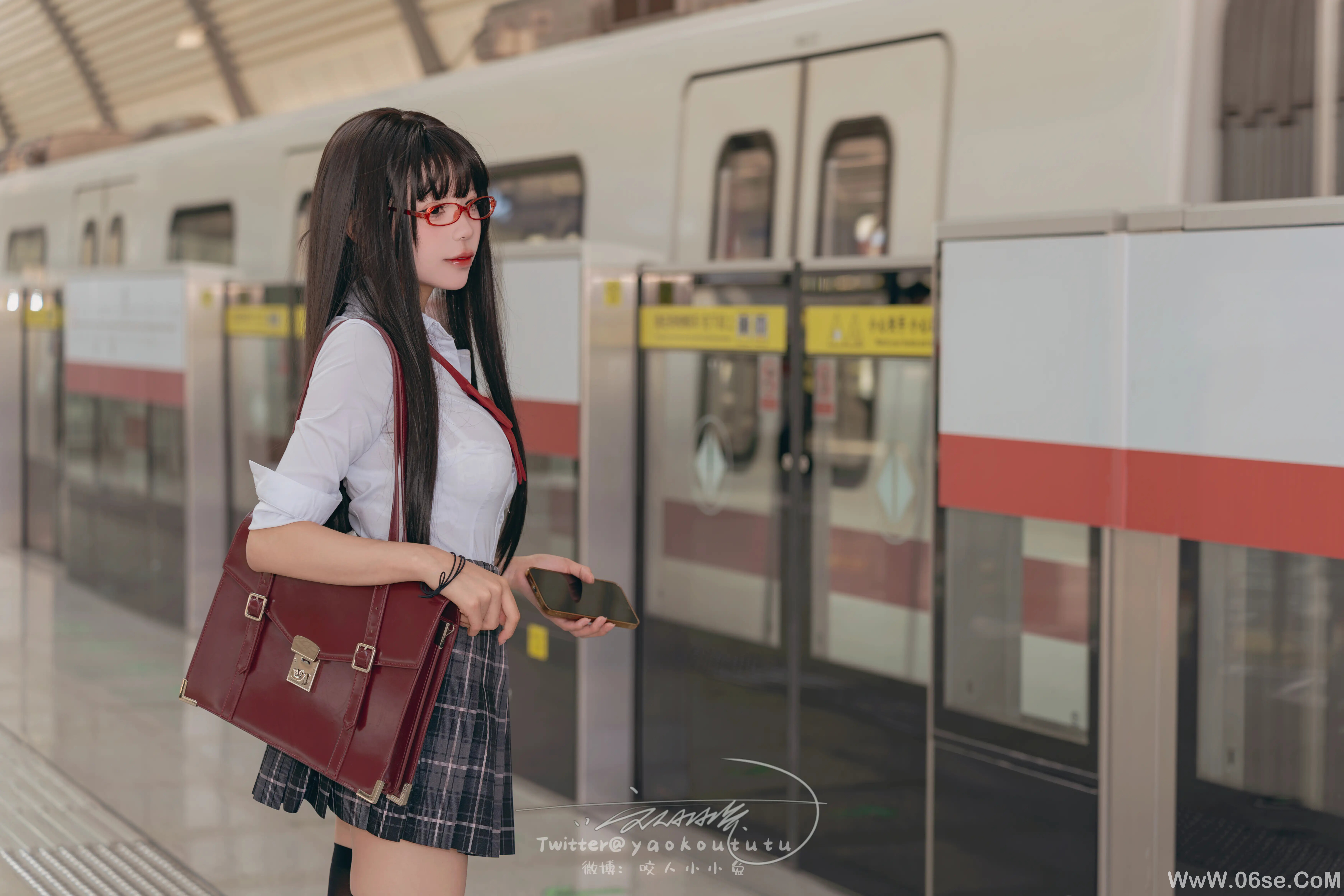 图片[9]-咬一口兔娘 电车惊魂-六色网
