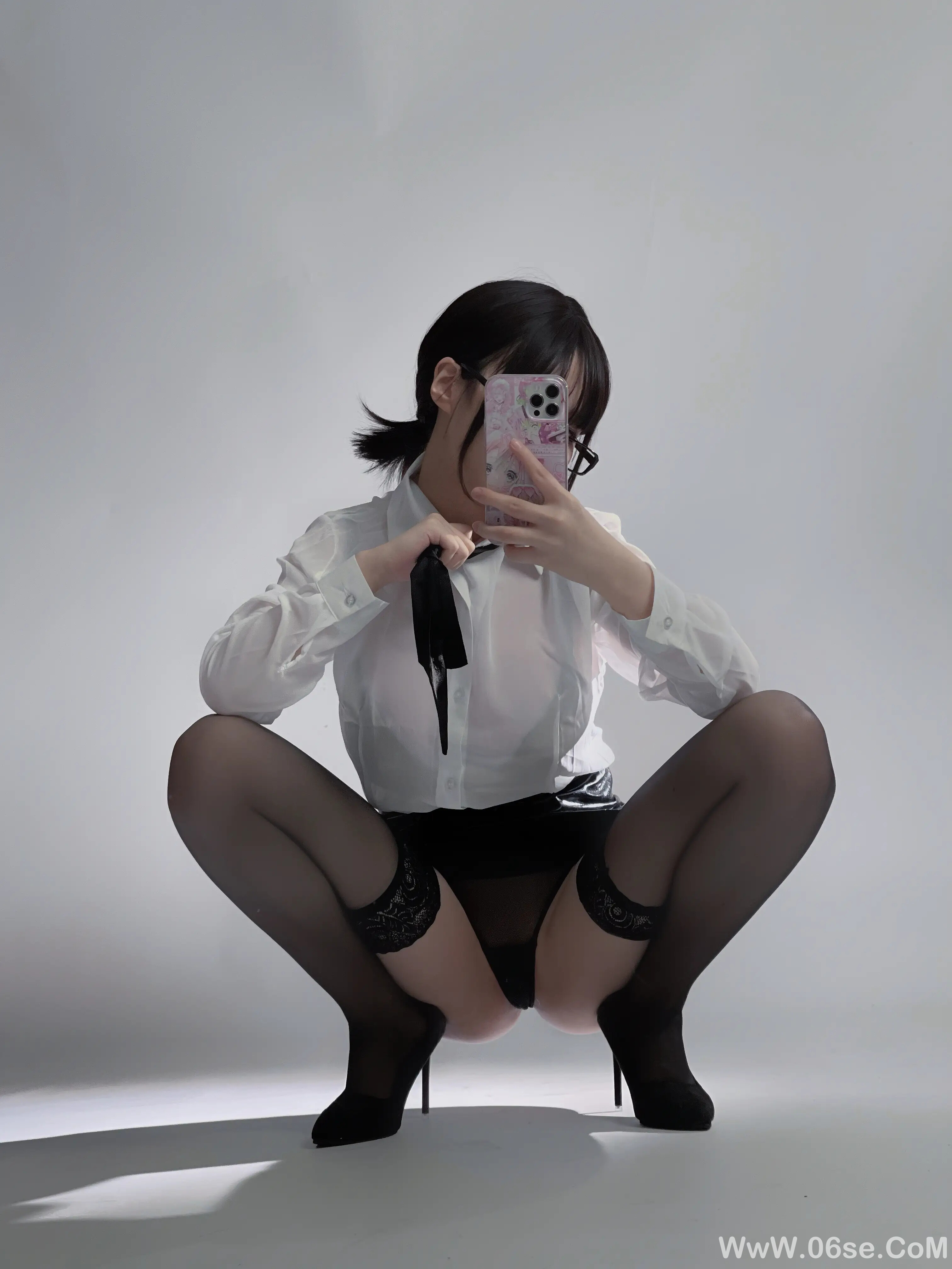 图片[2]-幼愛youmeko 黑丝眼镜ol-六色网