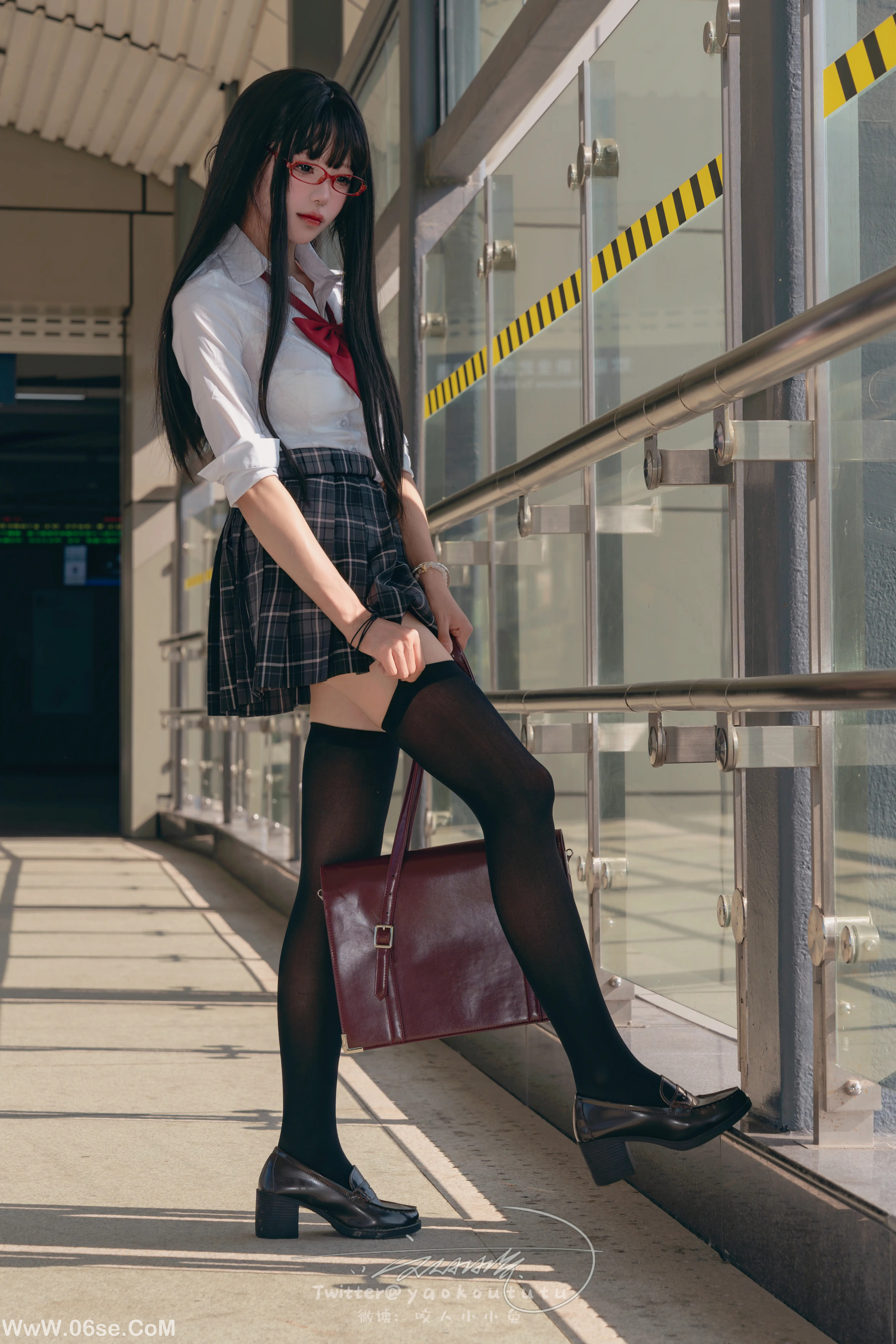 图片[5]-咬一口兔娘 电车惊魂-六色网
